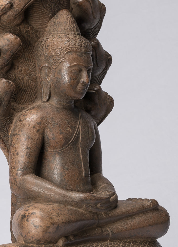 Statue de Bouddha – Bouddha de méditation Naga assis en pierre khmère antique de style Angkor Wat – 56 cm