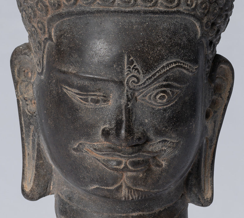 Statue de Shiva - Tête de Shiva en pierre noire de style khmer antique Yaksha et Yakshaswaroop - 31 cm/12"