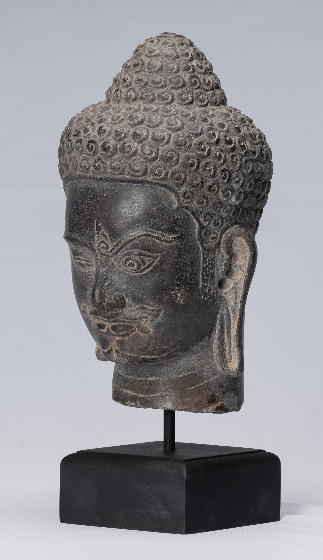 Statue de Shiva - Tête de Shiva en pierre noire de style khmer antique Yaksha et Yakshaswaroop - 31 cm/12"