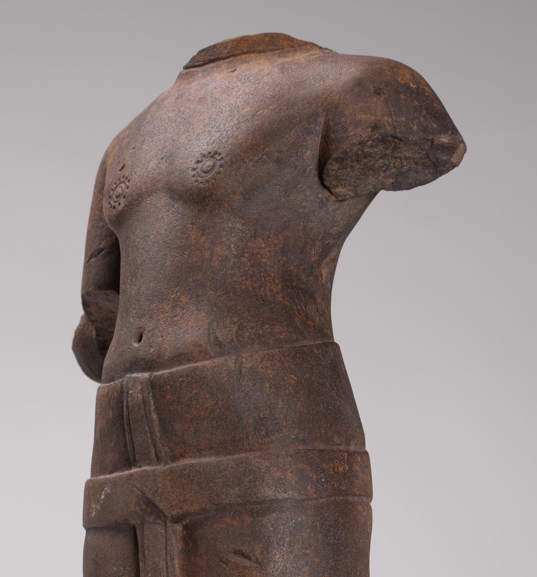 Vishnu Sculpture - Antique Phnom Da Style Mounted Sandstone Vishnu Statue - 60cm/24"