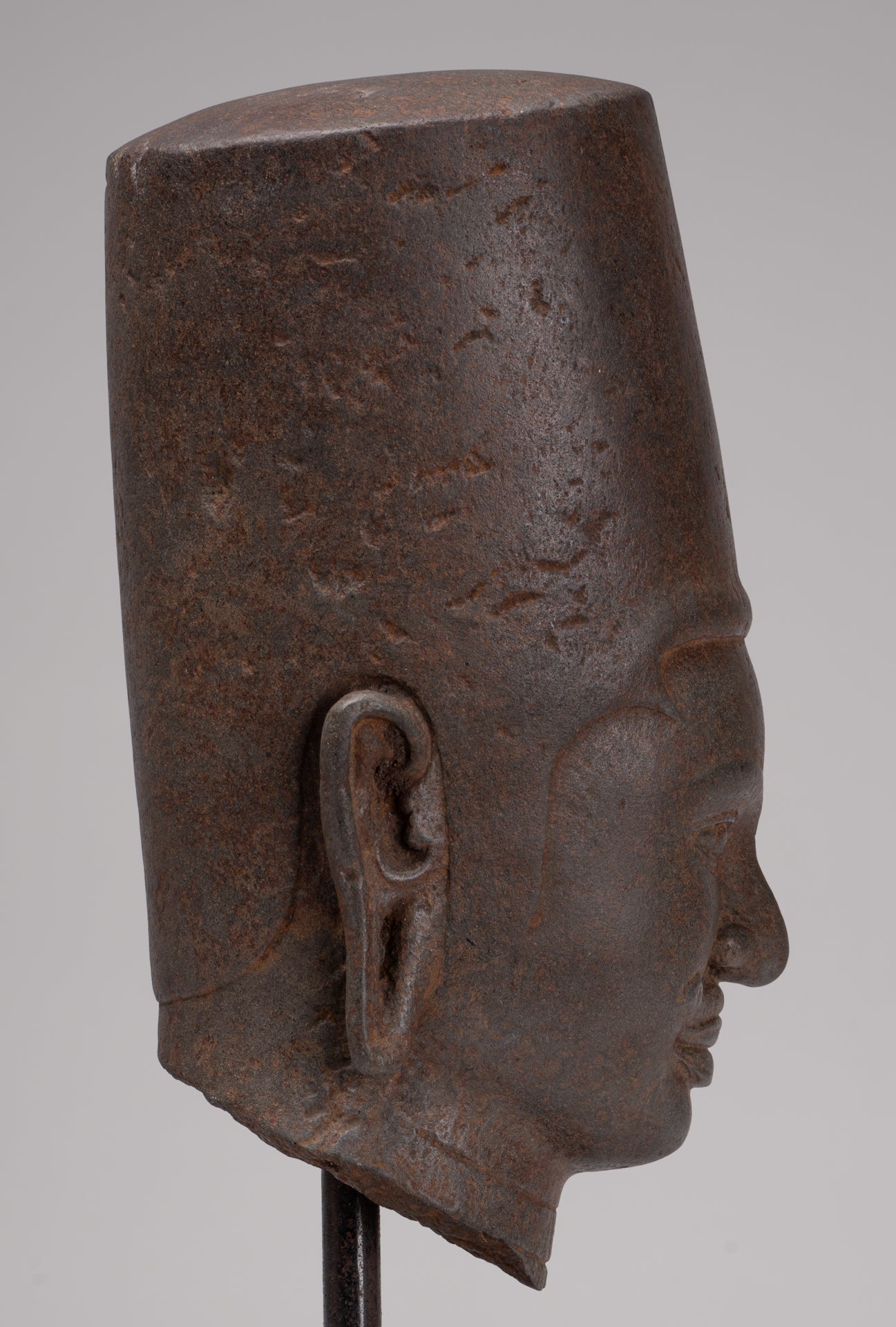 Vishnu Statue - Antique Phnom Da Style Stone Mounted Vishnu Head - 33cm/13"