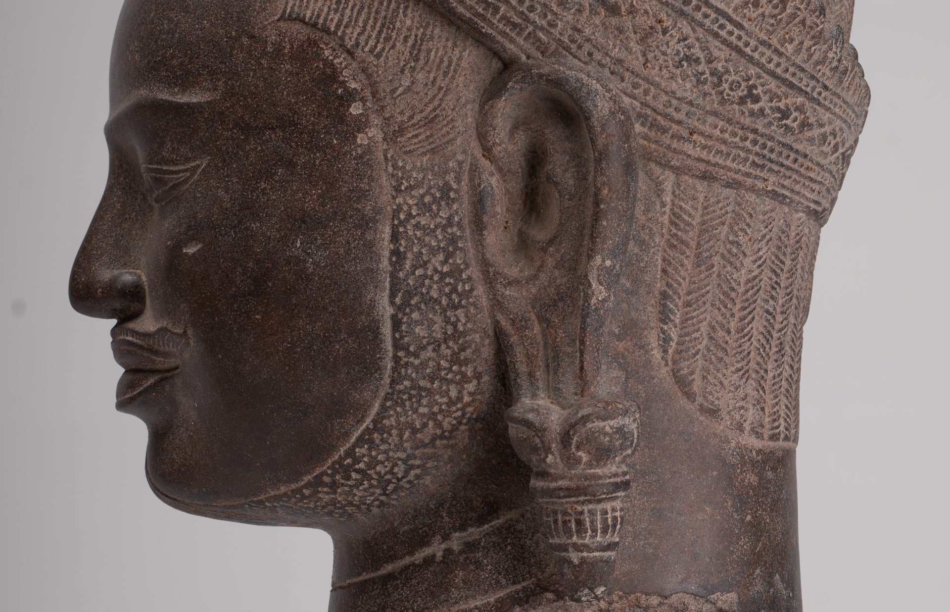 Vishnu Statue - Antique Banteay Srei Style Stone Mounted Khmer Vishnu Head - 51cm / 20"