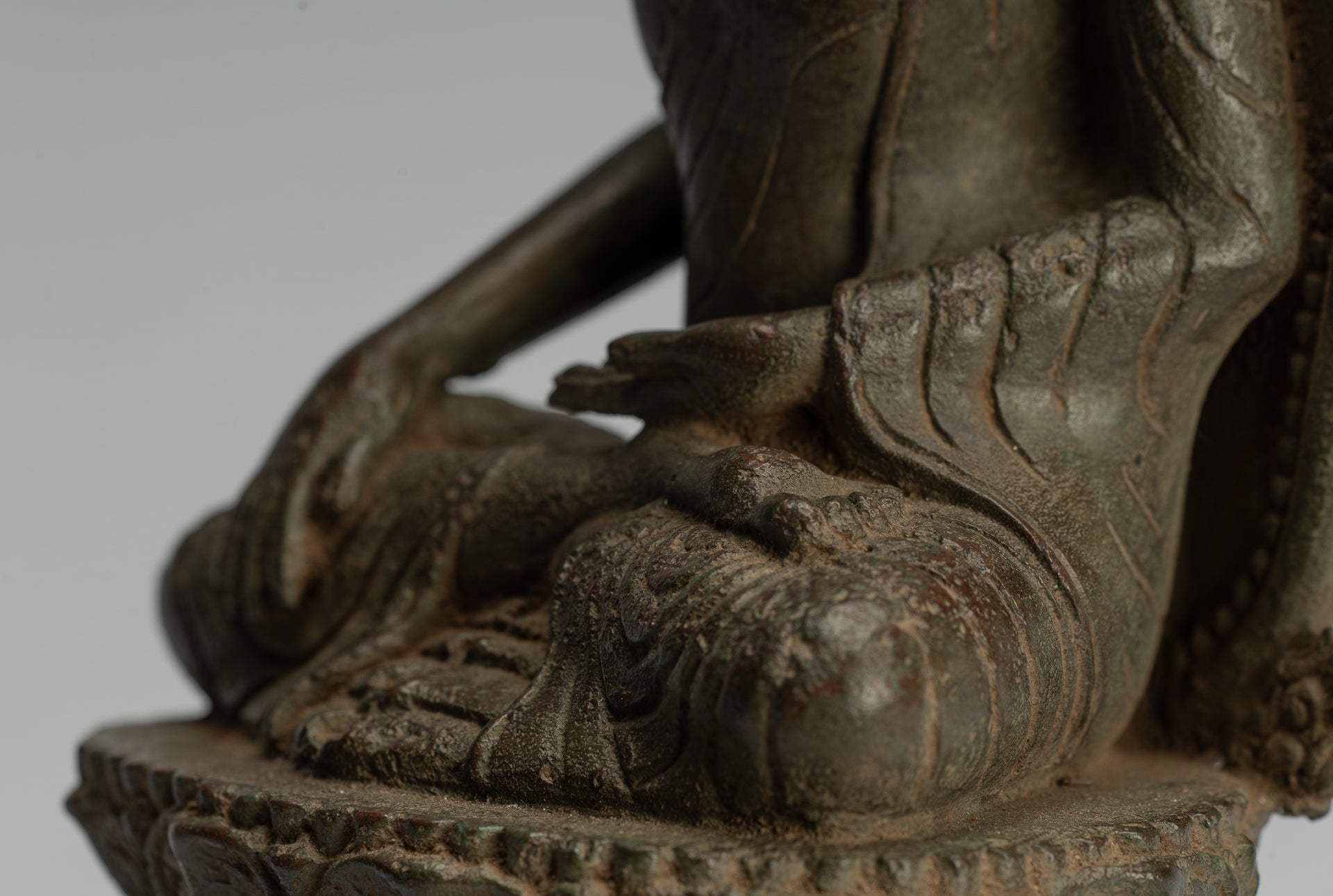 Statue di Buddha - Antique in stile indonesiano seduto l'Illuminismo giavanese Buddha - 25 cm/10 "