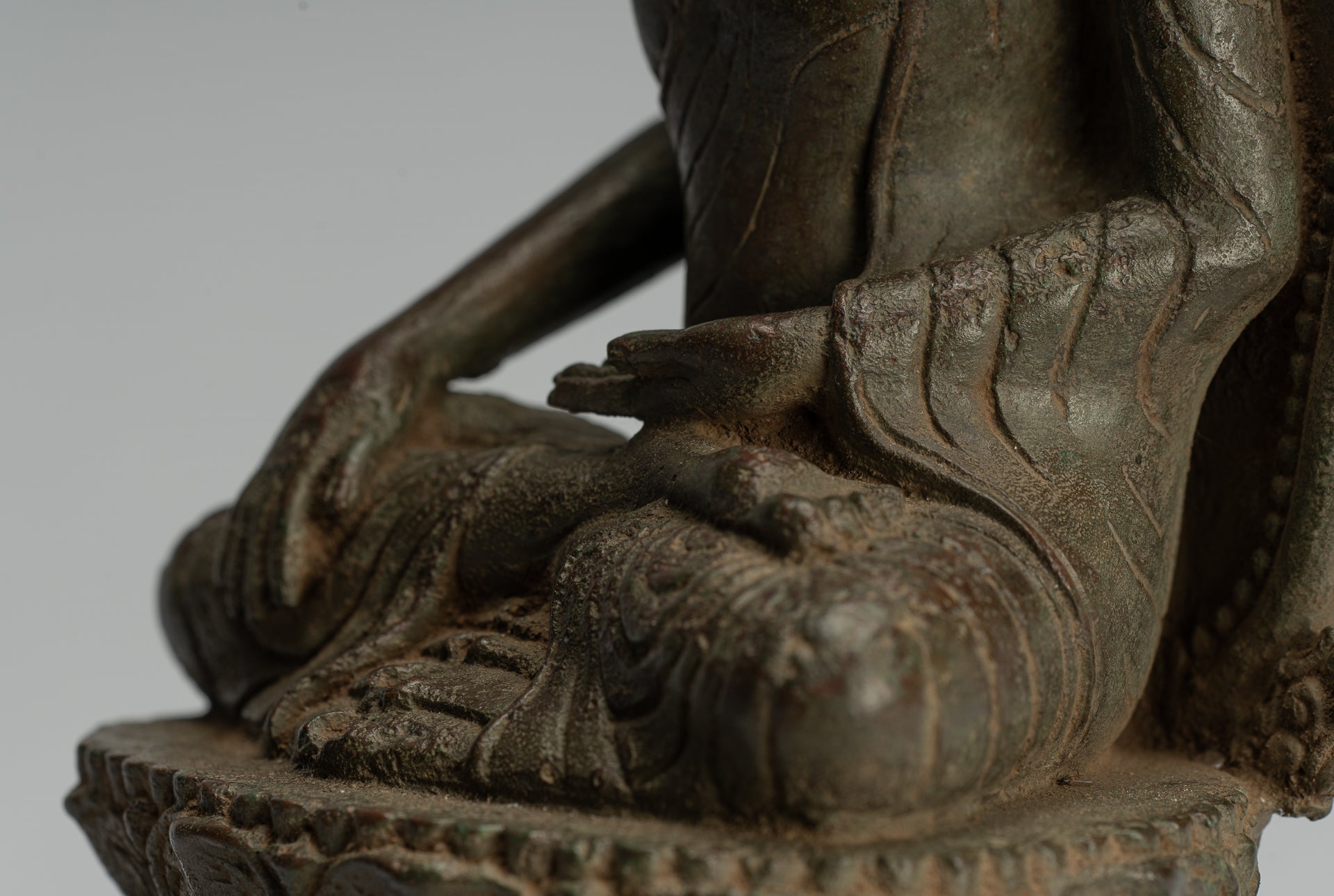 Statue di Buddha - Antique in stile indonesiano seduto l'Illuminismo giavanese Buddha - 25 cm/10 "