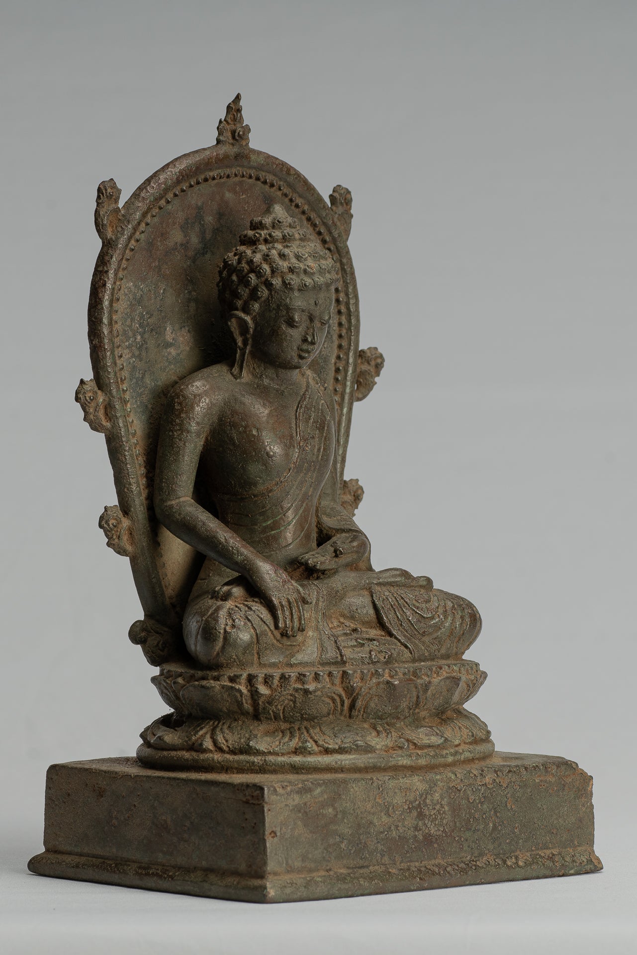 Statue di Buddha - Antique in stile indonesiano seduto l'Illuminismo giavanese Buddha - 25 cm/10 "