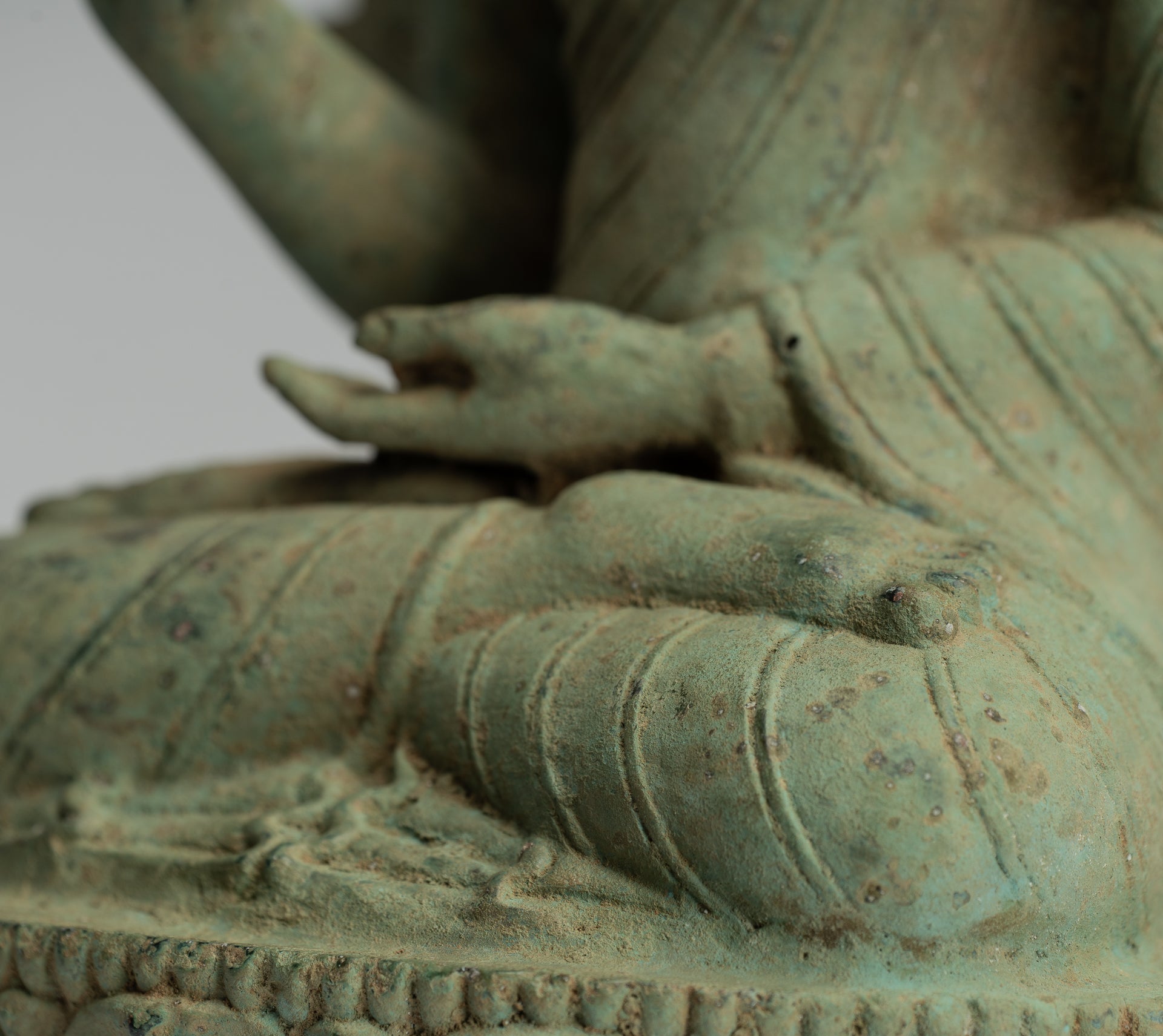 Statue de Bouddha – Bouddha d'enseignement javanais en bronze assis de style indonésien antique – 32 cm/13"