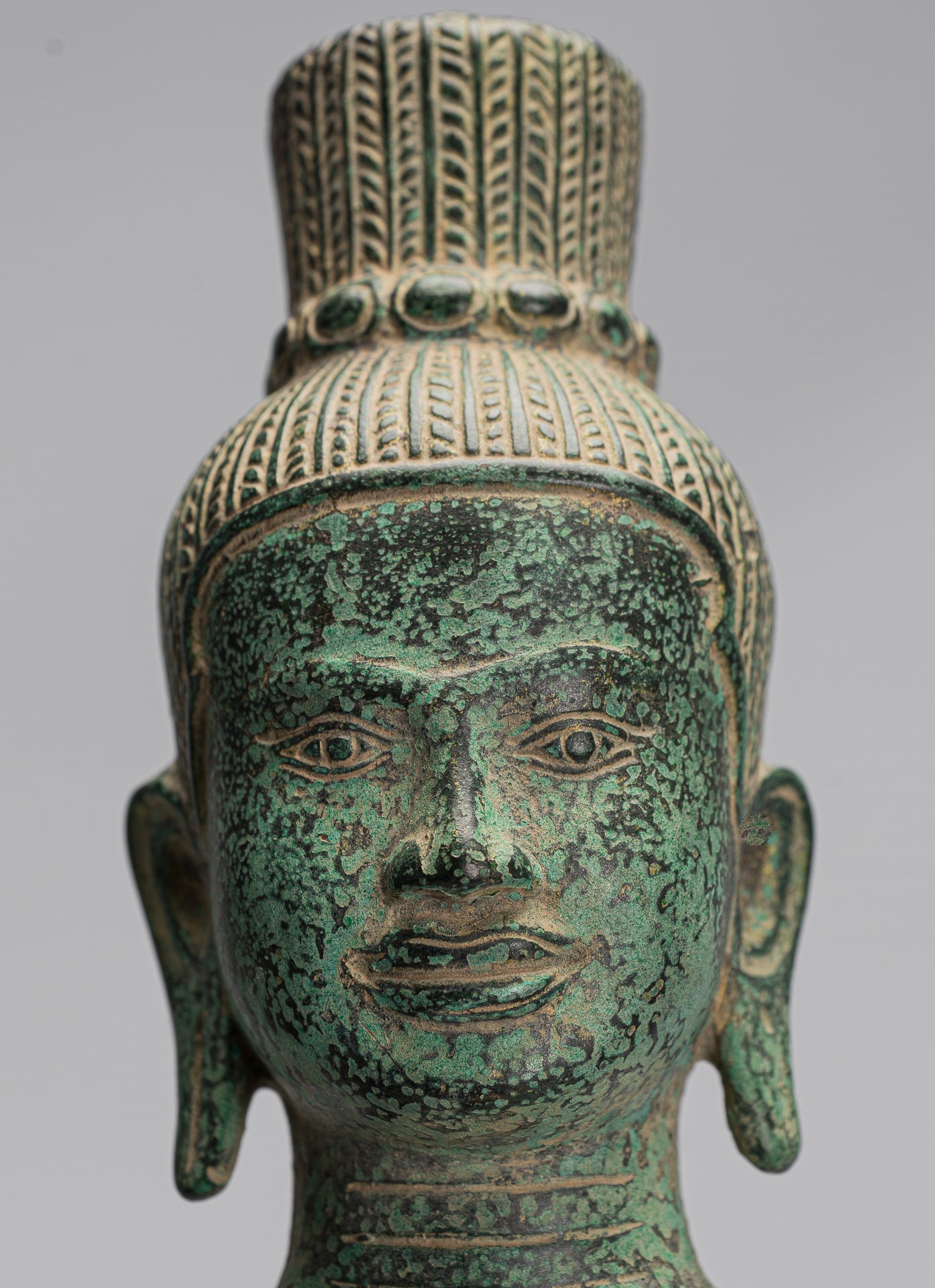 Statue de Vishnu - Statue de Vishnu de style Bayon en bronze de style khmer antique - 54 cm/22"