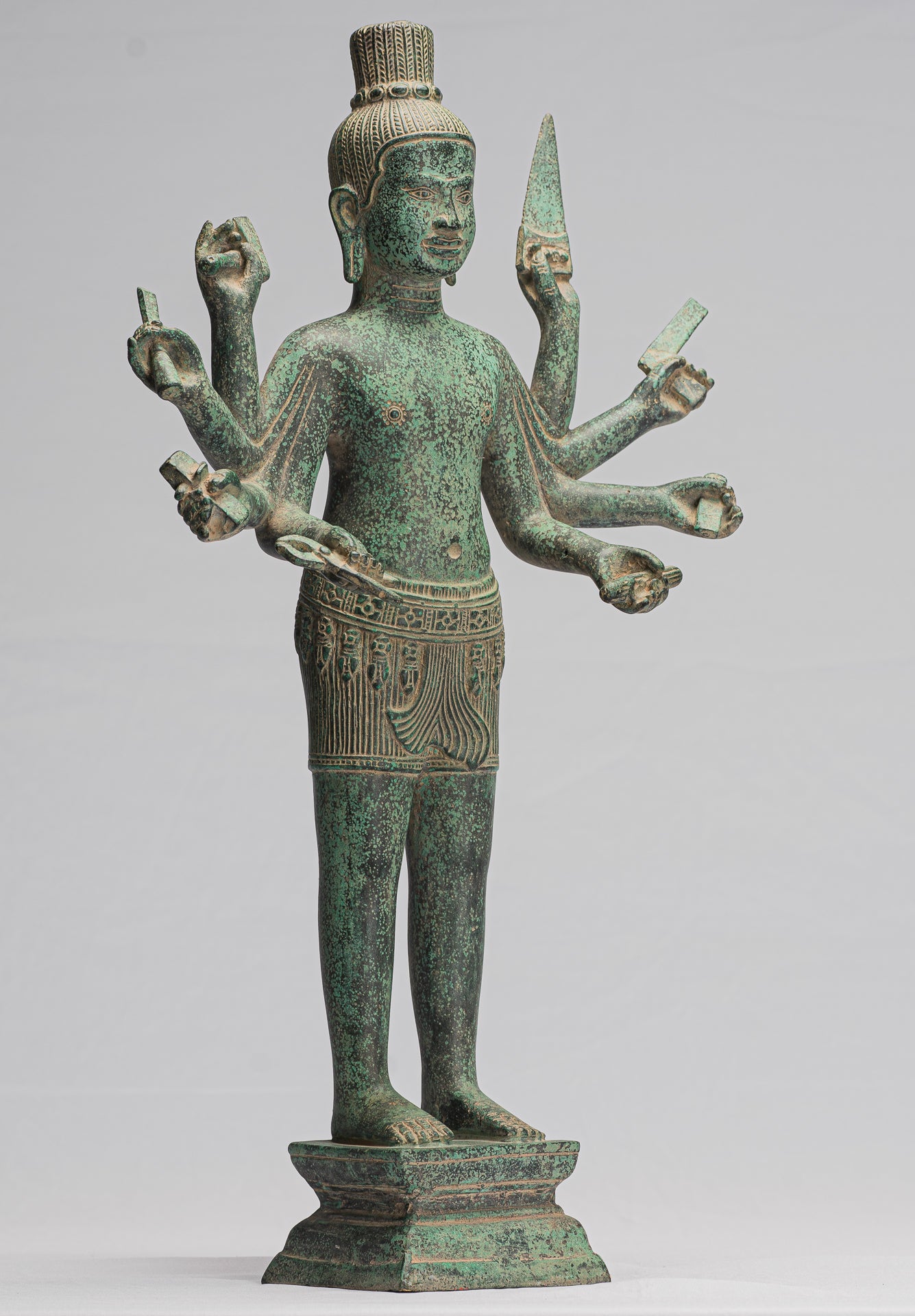 Statue de Vishnu - Statue de Vishnu de style Bayon en bronze de style khmer antique - 54 cm/22"