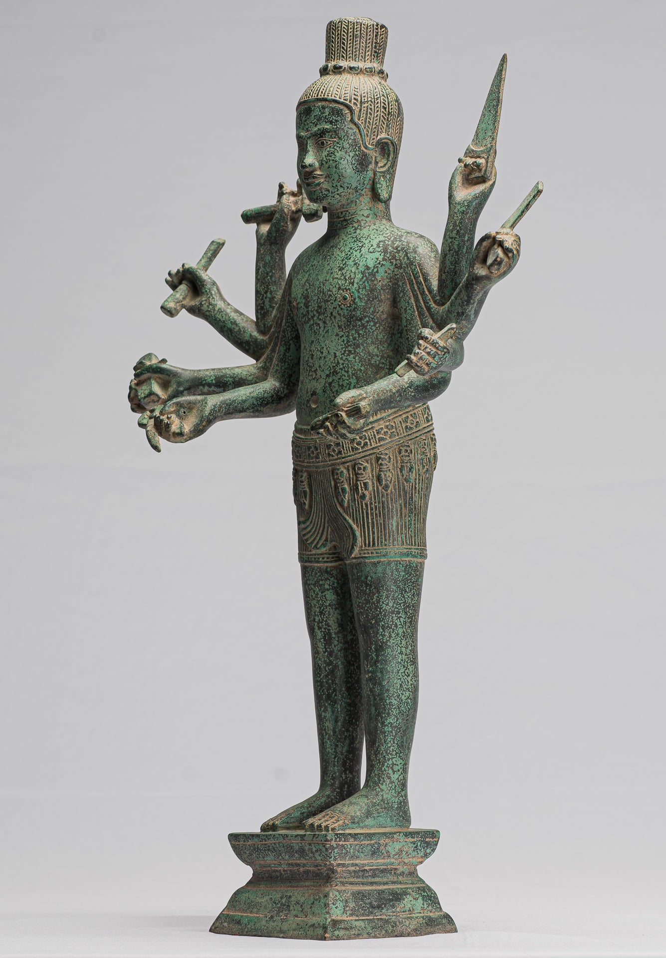 Statue de Vishnu - Statue de Vishnu de style Bayon en bronze de style khmer antique - 54 cm/22"