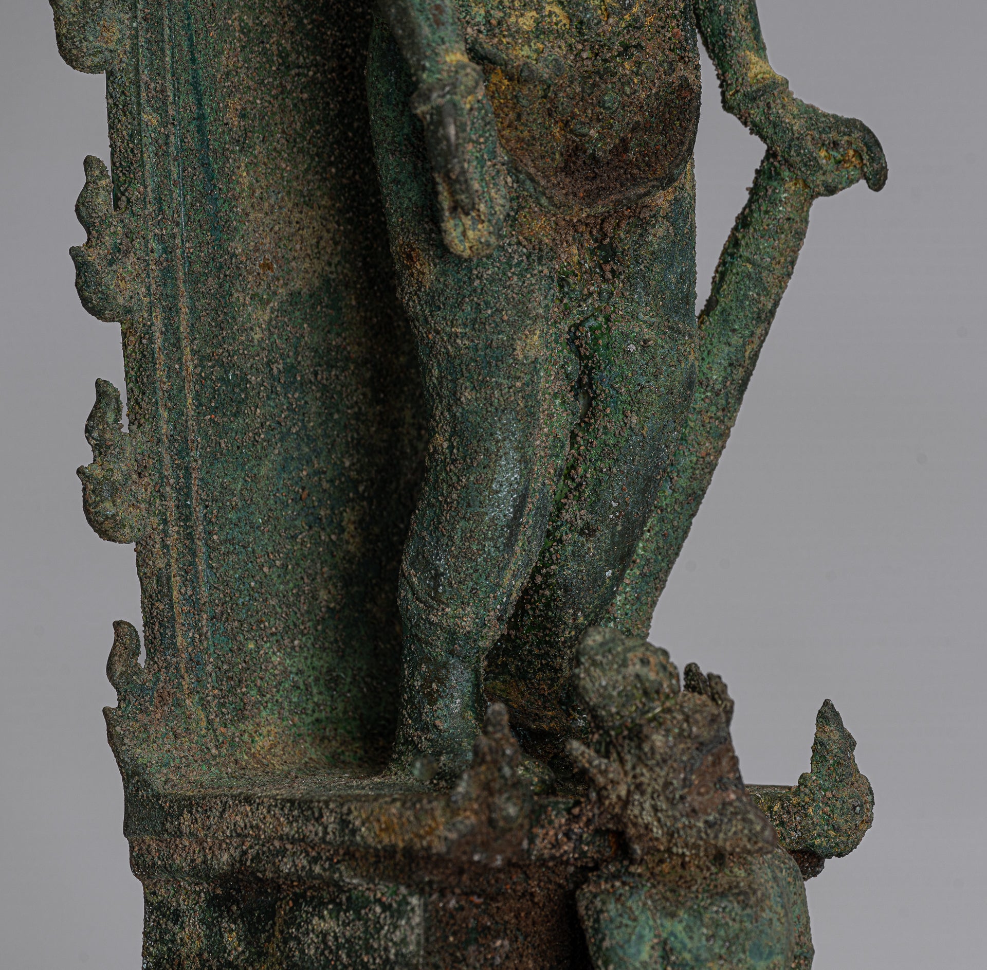 Vishnu - Estatua de bronce de alumno de estilo indonesio antiguo Majapahit Java de pie - 38 cm/15 "