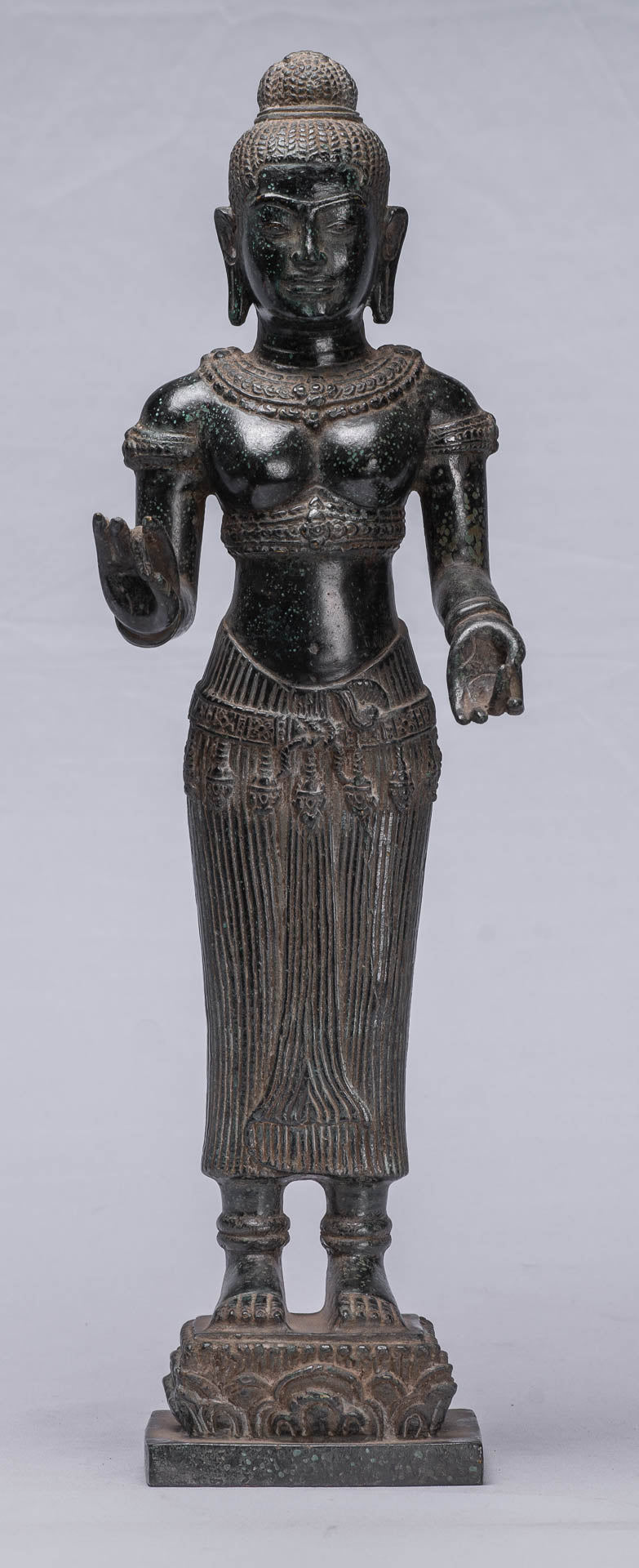 Lakshmi-Statue – antike Baphuon-Lakshmi-Statue im Khmer-Stil/Devi-Gemahlin von Vishnu – 43 cm/17 Zoll