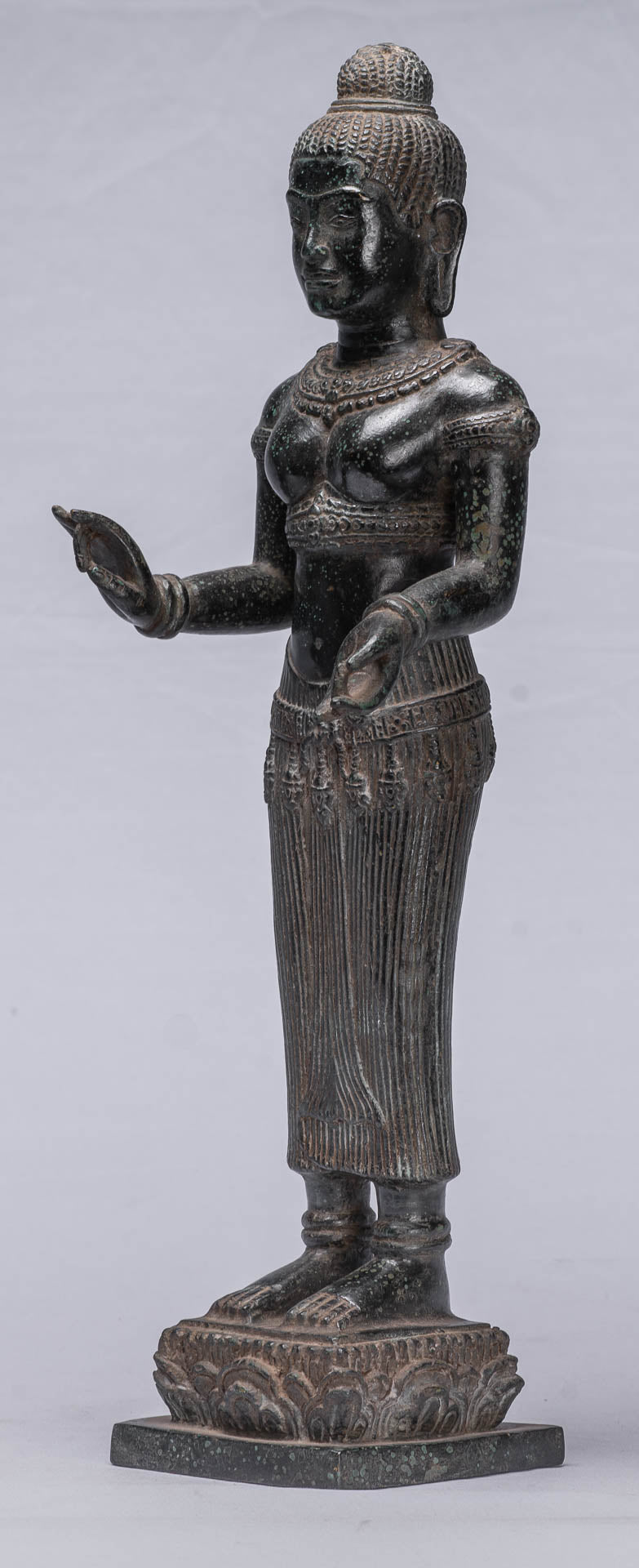 Lakshmi-Statue – antike Baphuon-Lakshmi-Statue im Khmer-Stil/Devi-Gemahlin von Vishnu – 43 cm/17 Zoll