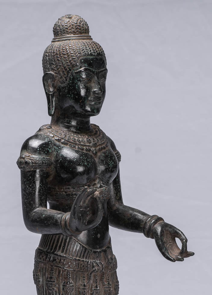 Lakshmi-Statue – antike Baphuon-Lakshmi-Statue im Khmer-Stil/Devi-Gemahlin von Vishnu – 43 cm/17 Zoll