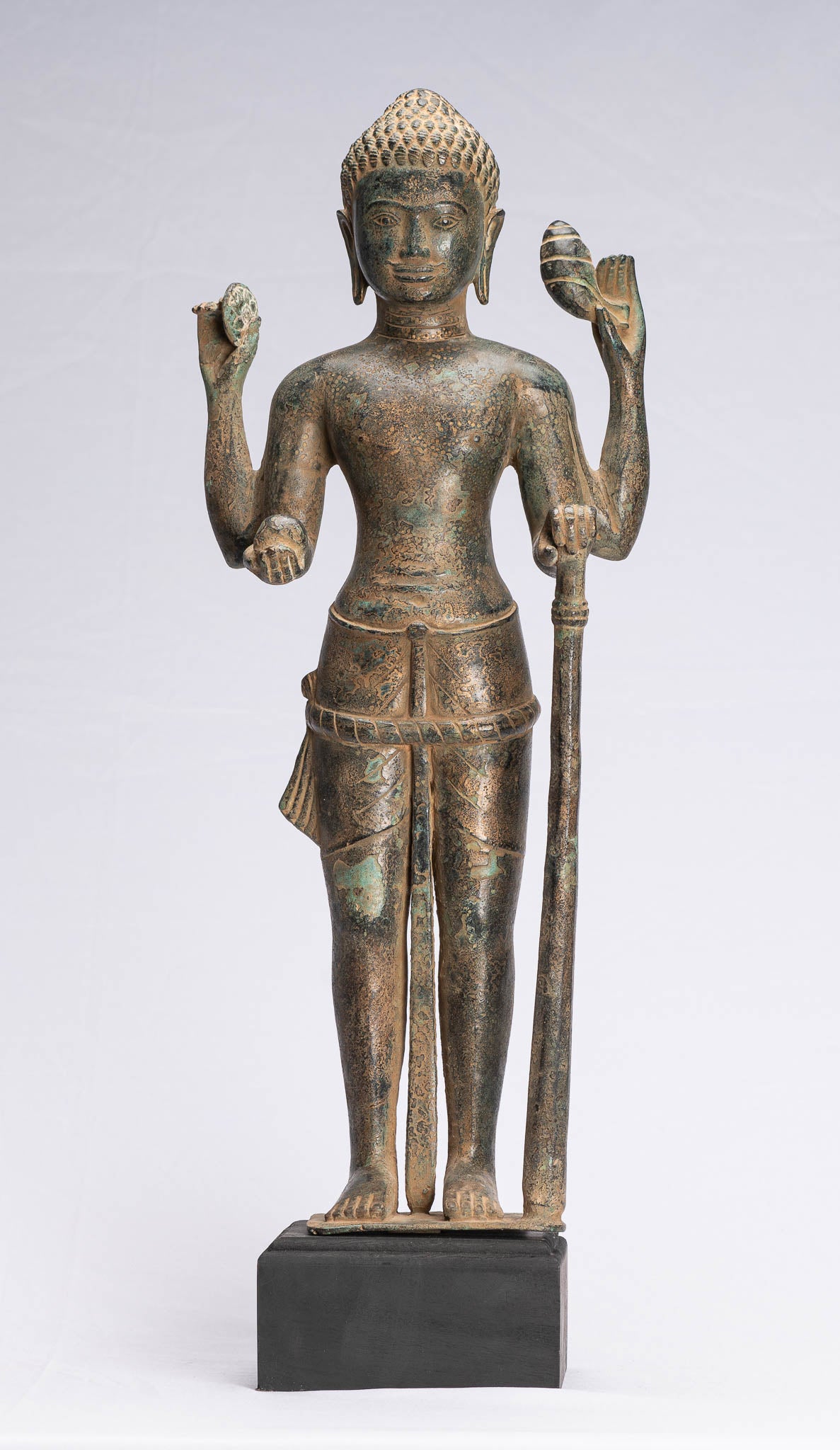 Statue antique de Vishnu debout en bronze de style khmer – Protecteur – 54 cm/22"