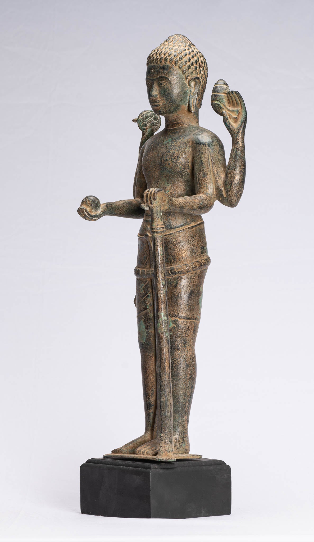 Statue antique de Vishnu debout en bronze de style khmer – Protecteur – 54 cm/22"