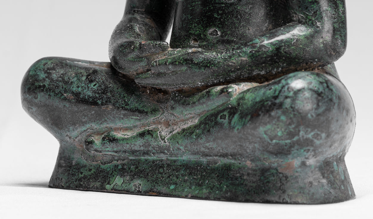 Antike sitzende Bronzestatue Jayavarman VII. aus Bronze im Khmer-Stil – 18 cm.