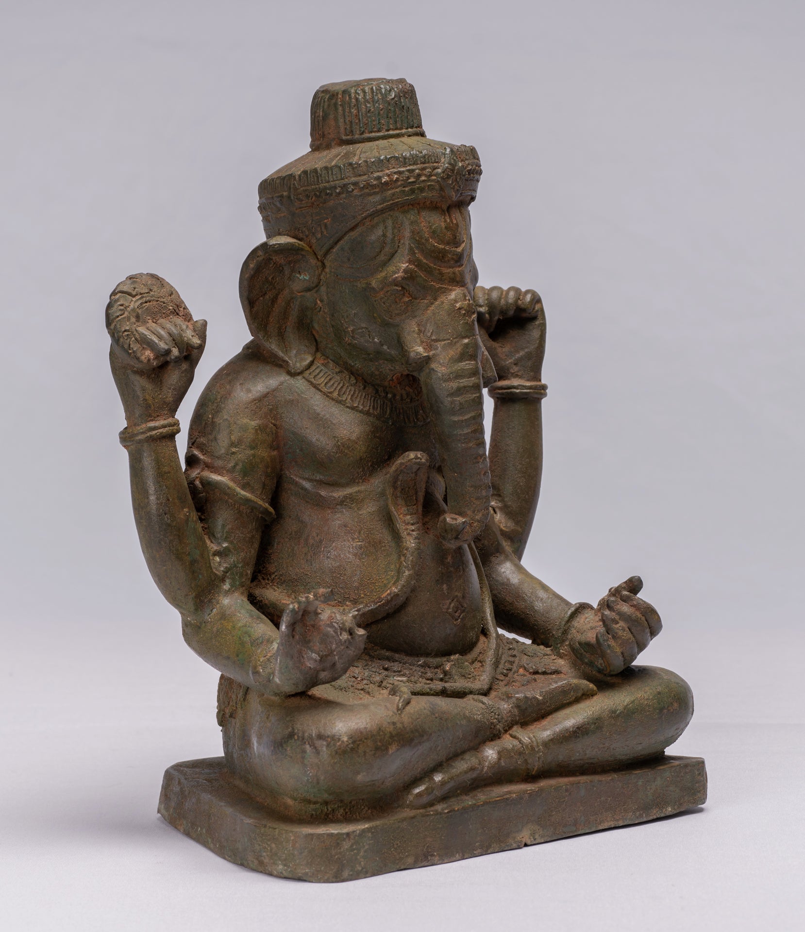Antike sitzende grüne 4-armige Ganesha-Statue aus Bronze im thailändischen Stil – 31 cm/12 Zoll