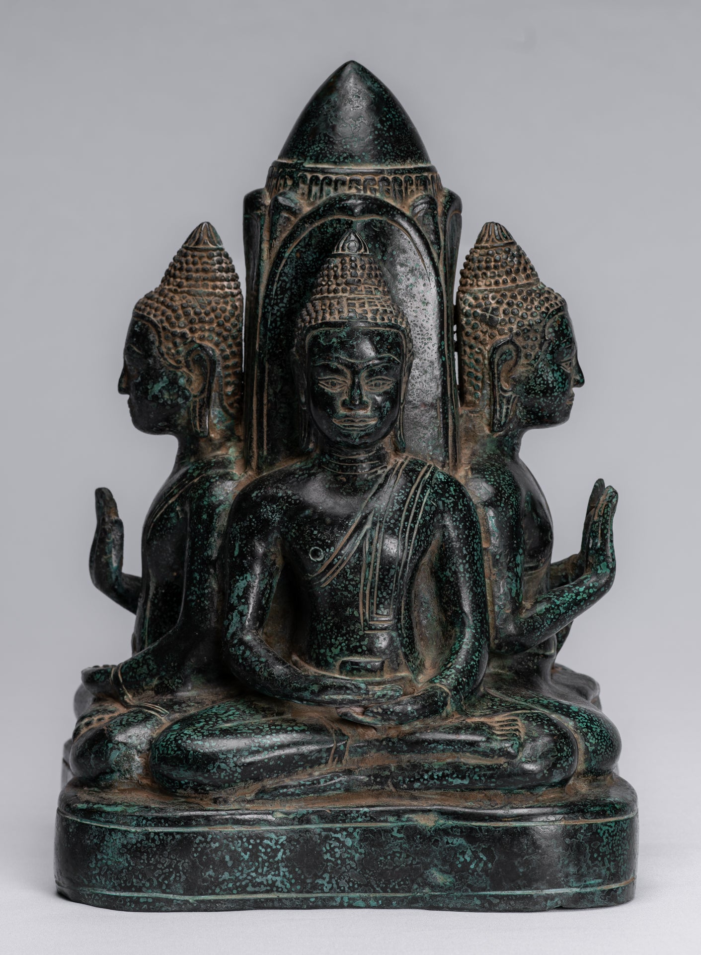 Statue antique de Bouddha à quatre voies en bronze de style khmer d'Asie du Sud-Est - 28 cm/11"