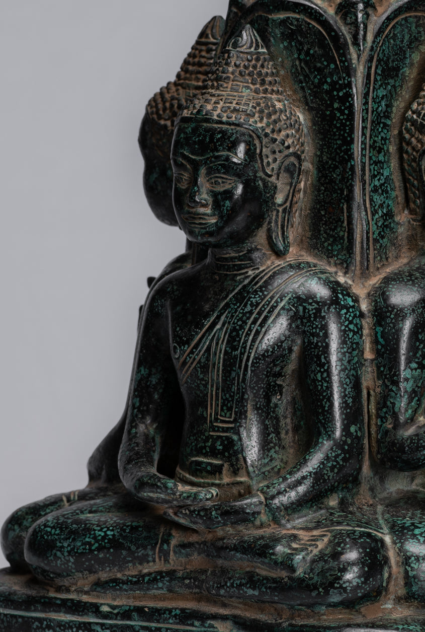 Statue antique de Bouddha à quatre voies en bronze de style khmer d'Asie du Sud-Est - 28 cm/11"