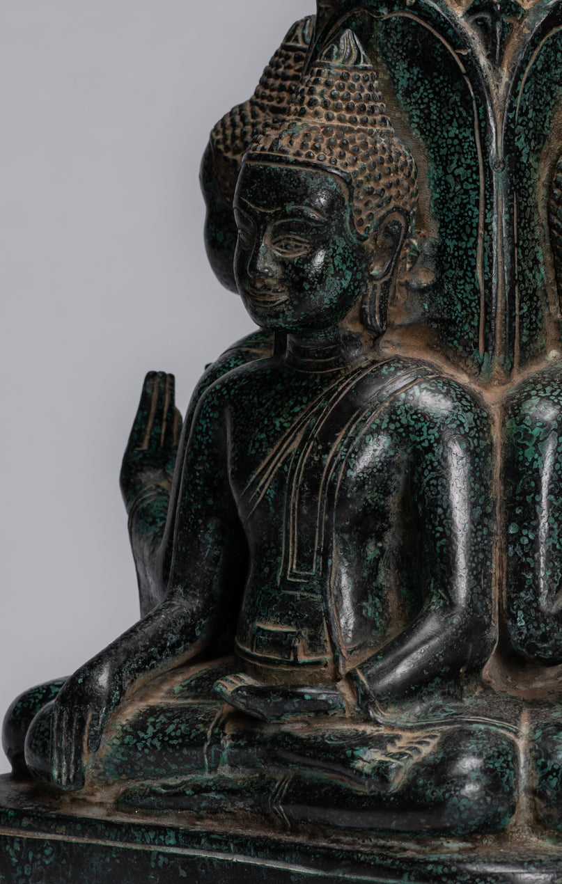 Statue antique de Bouddha à quatre voies en bronze de style khmer d'Asie du Sud-Est - 28 cm/11"