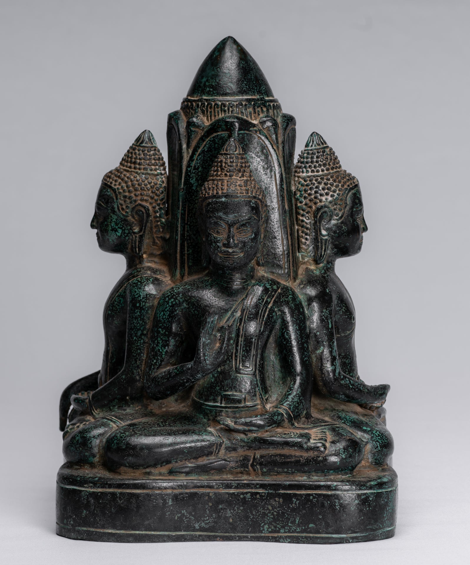 Statue antique de Bouddha à quatre voies en bronze de style khmer d'Asie du Sud-Est - 28 cm/11"