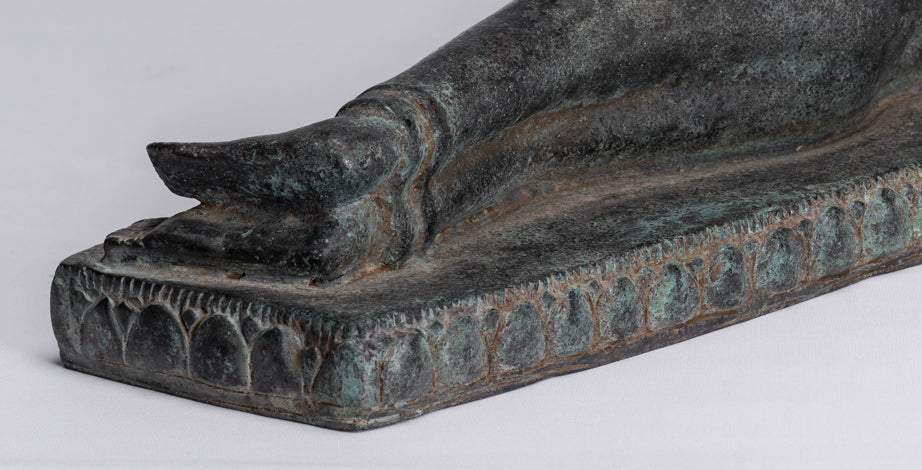 Estatua de Buda - Estatua antigua de estilo tailandés SE Asia Bronce Reclining Nirvana Buddha Statue - 42cm/17 "de largo