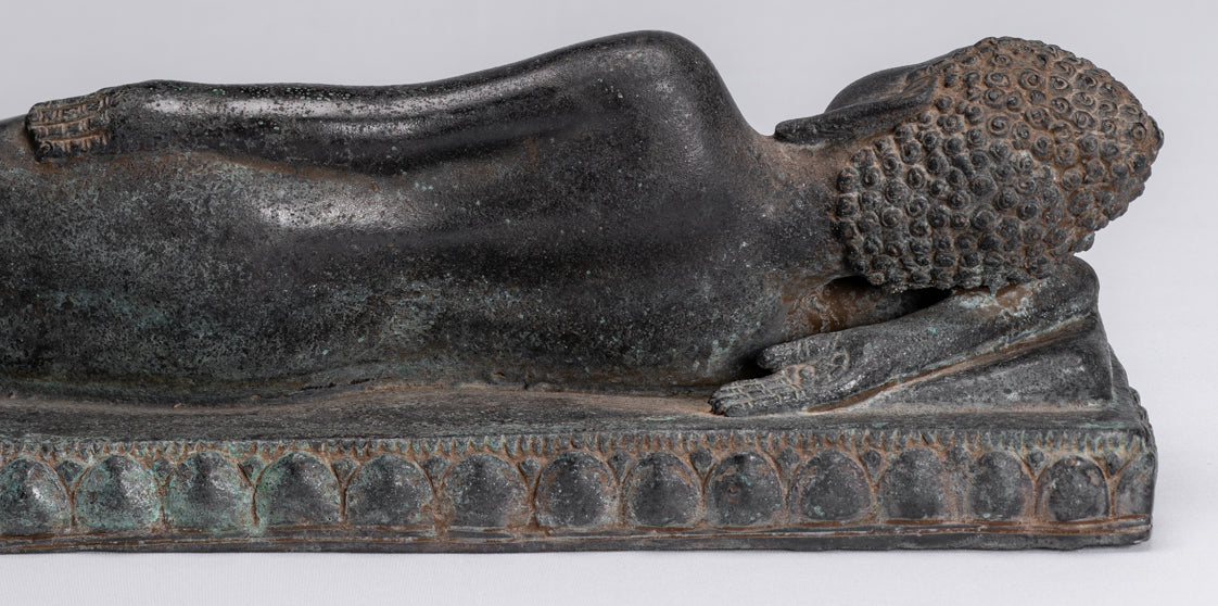Estatua de Buda - Estatua antigua de estilo tailandés SE Asia Bronce Reclining Nirvana Buddha Statue - 42cm/17 "de largo