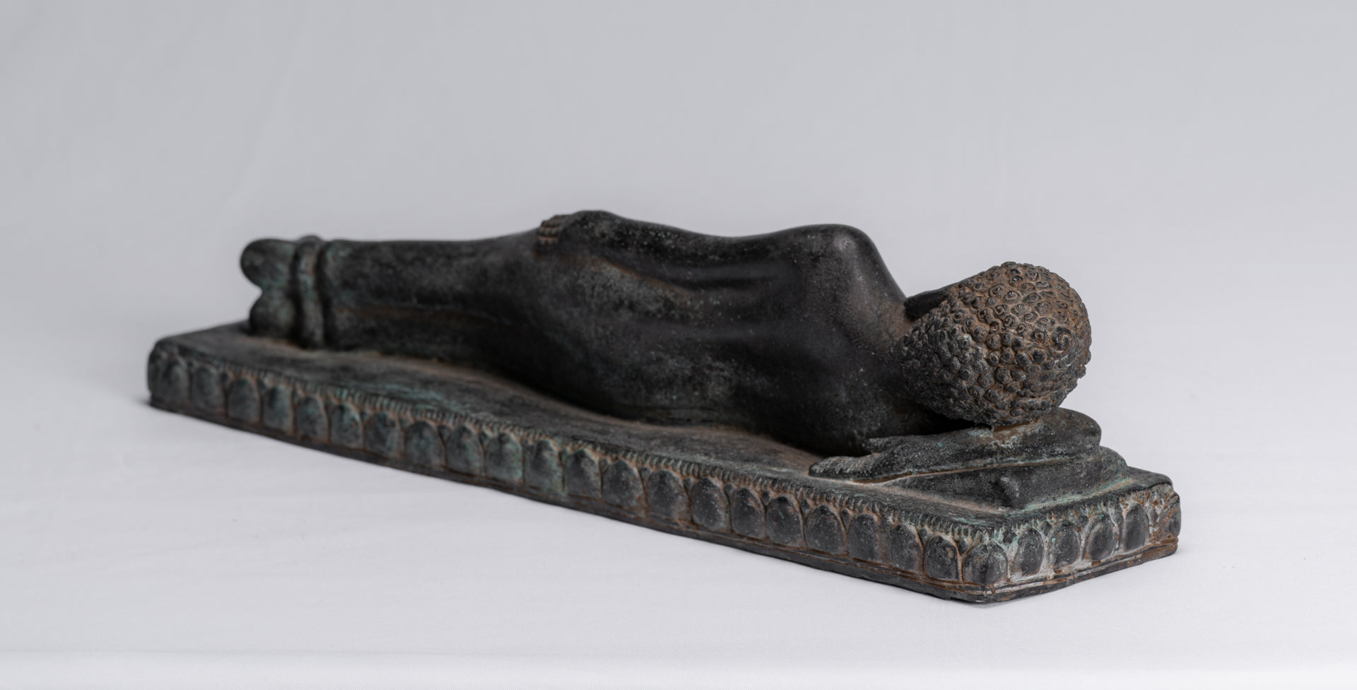Estatua de Buda - Estatua antigua de estilo tailandés SE Asia Bronce Reclining Nirvana Buddha Statue - 42cm/17 "de largo