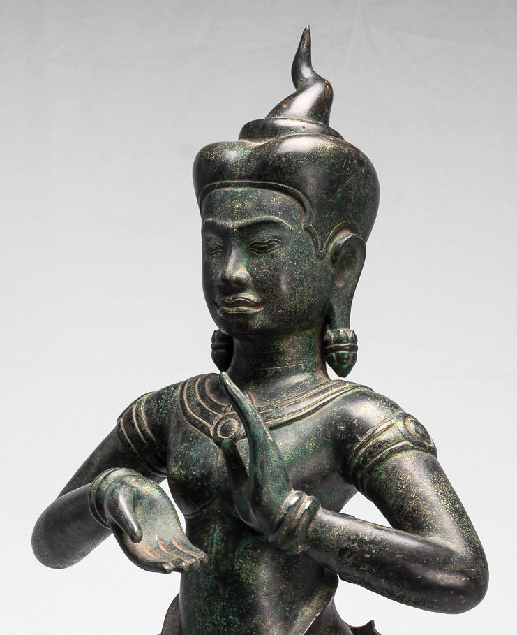 Antike tanzende Apsara- oder Engelsstatue aus Baphuon-Bronze im Khmer-Stil – 85 cm.