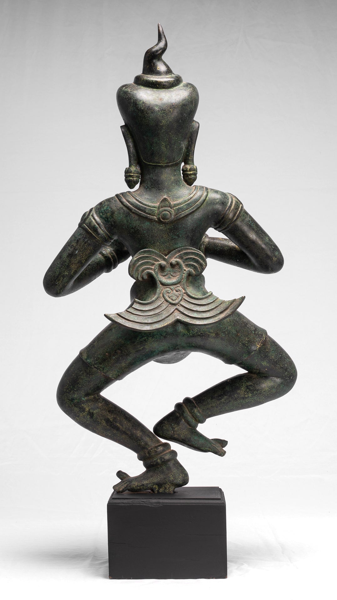 Antike tanzende Apsara- oder Engelsstatue aus Baphuon-Bronze im Khmer-Stil – 85 cm.