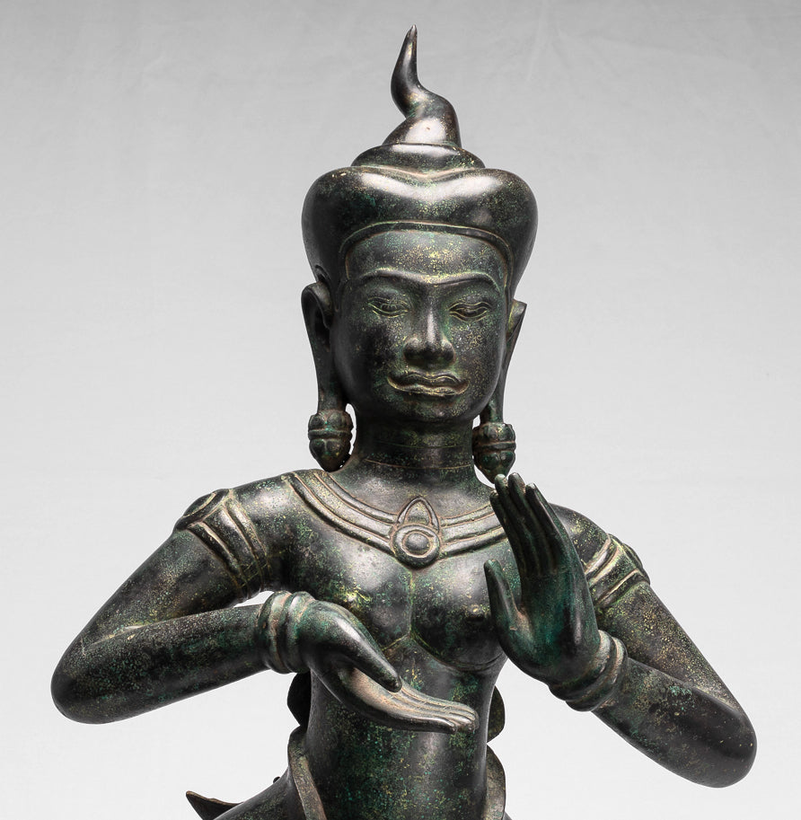 Antike tanzende Apsara- oder Engelsstatue aus Baphuon-Bronze im Khmer-Stil – 85 cm.