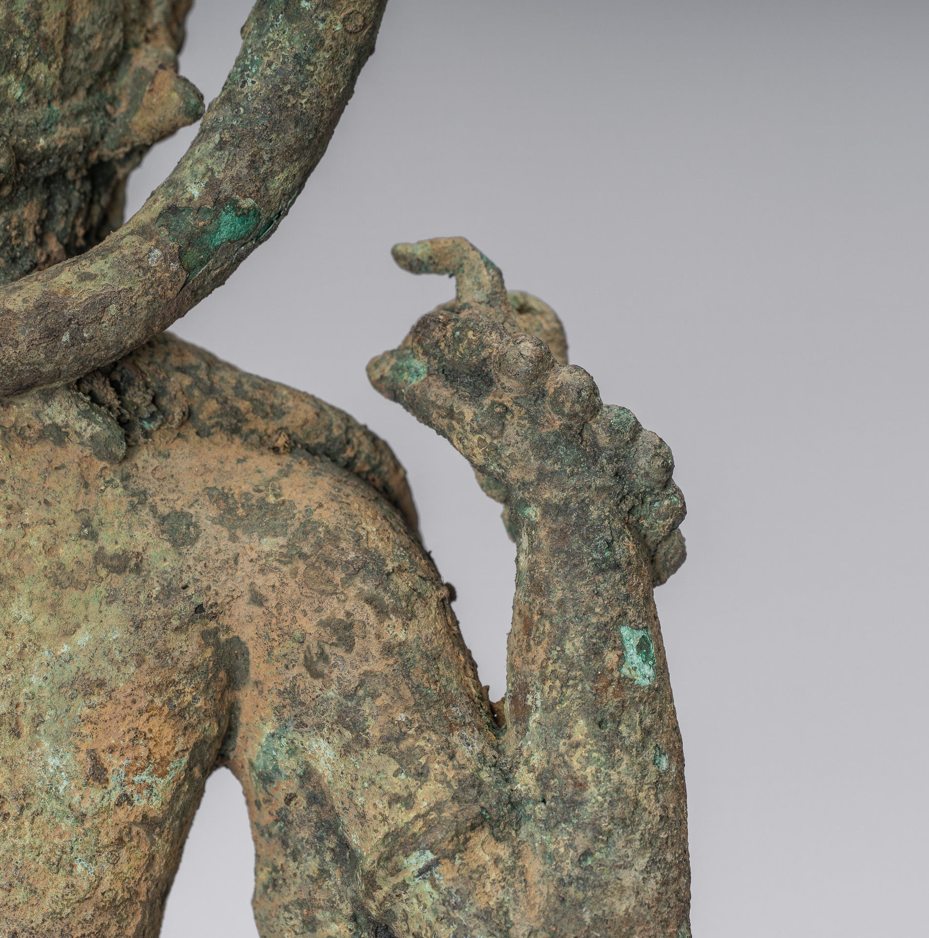 Vishnu – Statue de Vishnu debout en bronze de style indonésien antique Majapahit Java – 51 cm/20"