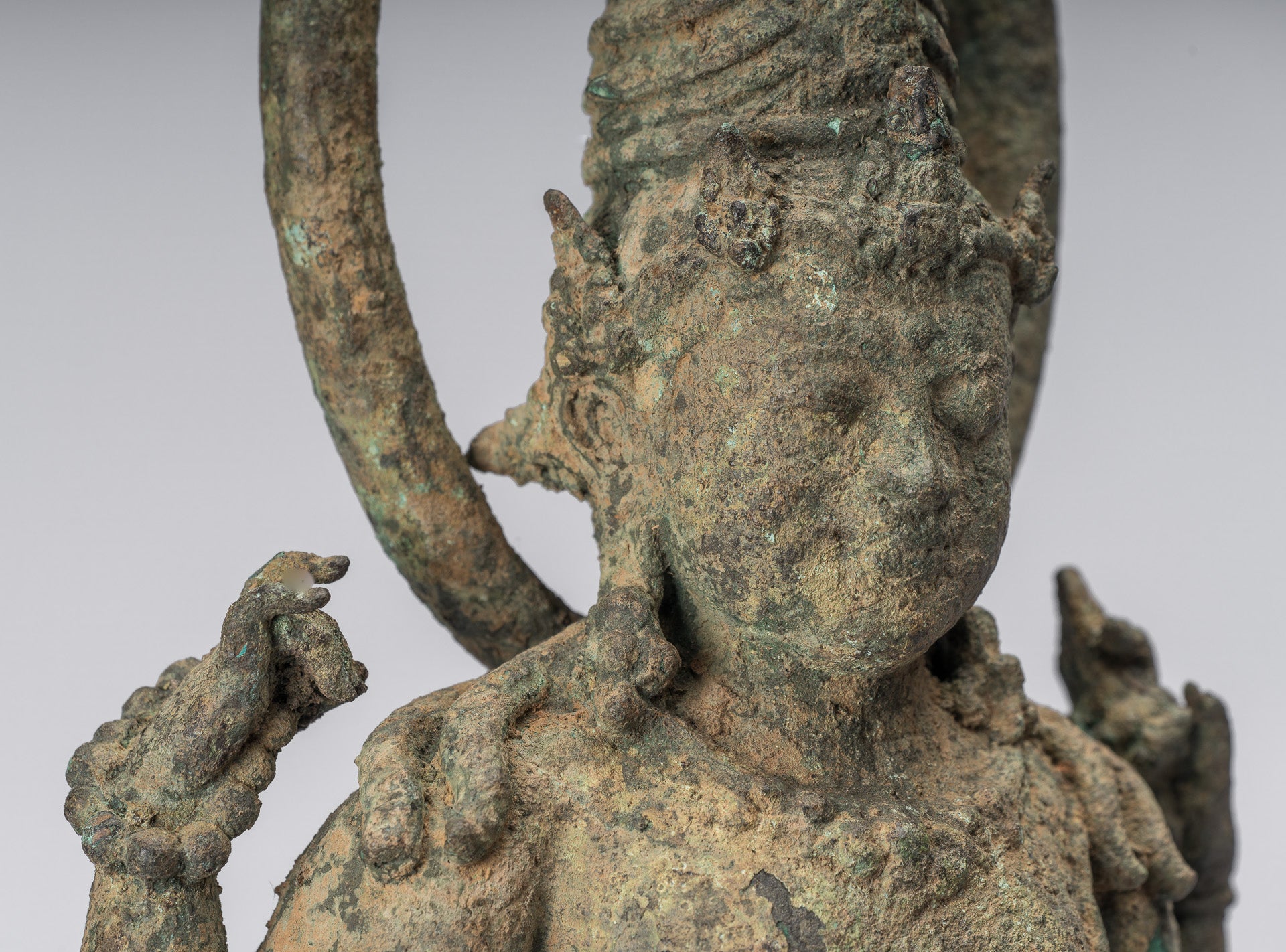 Vishnu – Statue de Vishnu debout en bronze de style indonésien antique Majapahit Java – 51 cm/20"