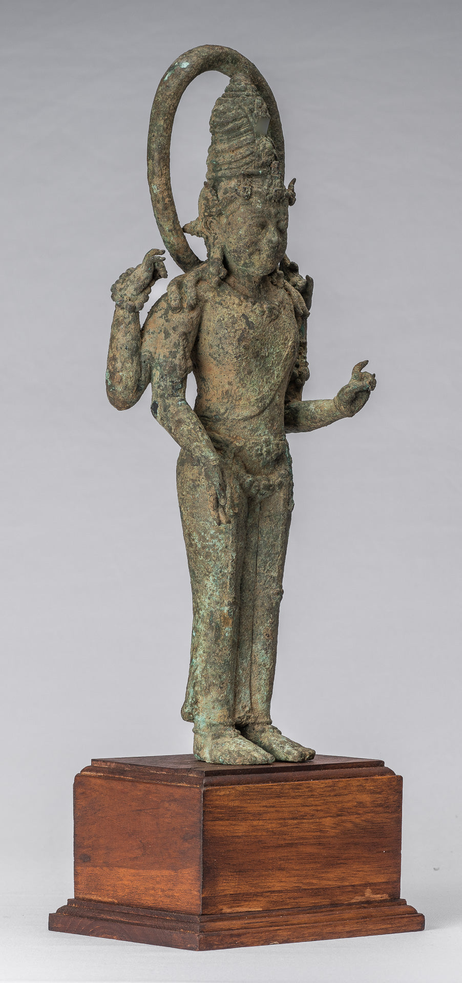 Vishnu – Statue de Vishnu debout en bronze de style indonésien antique Majapahit Java – 51 cm/20"