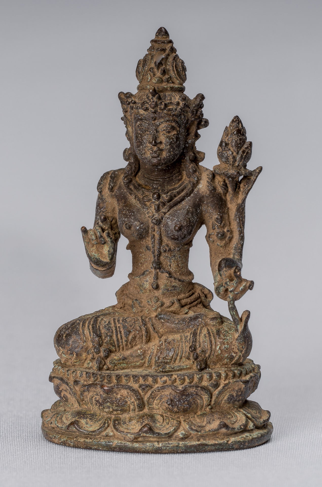 Statue de Tara – Antique style Java Majapahit indonésien assis en bronze Devi Tara – 8 cm