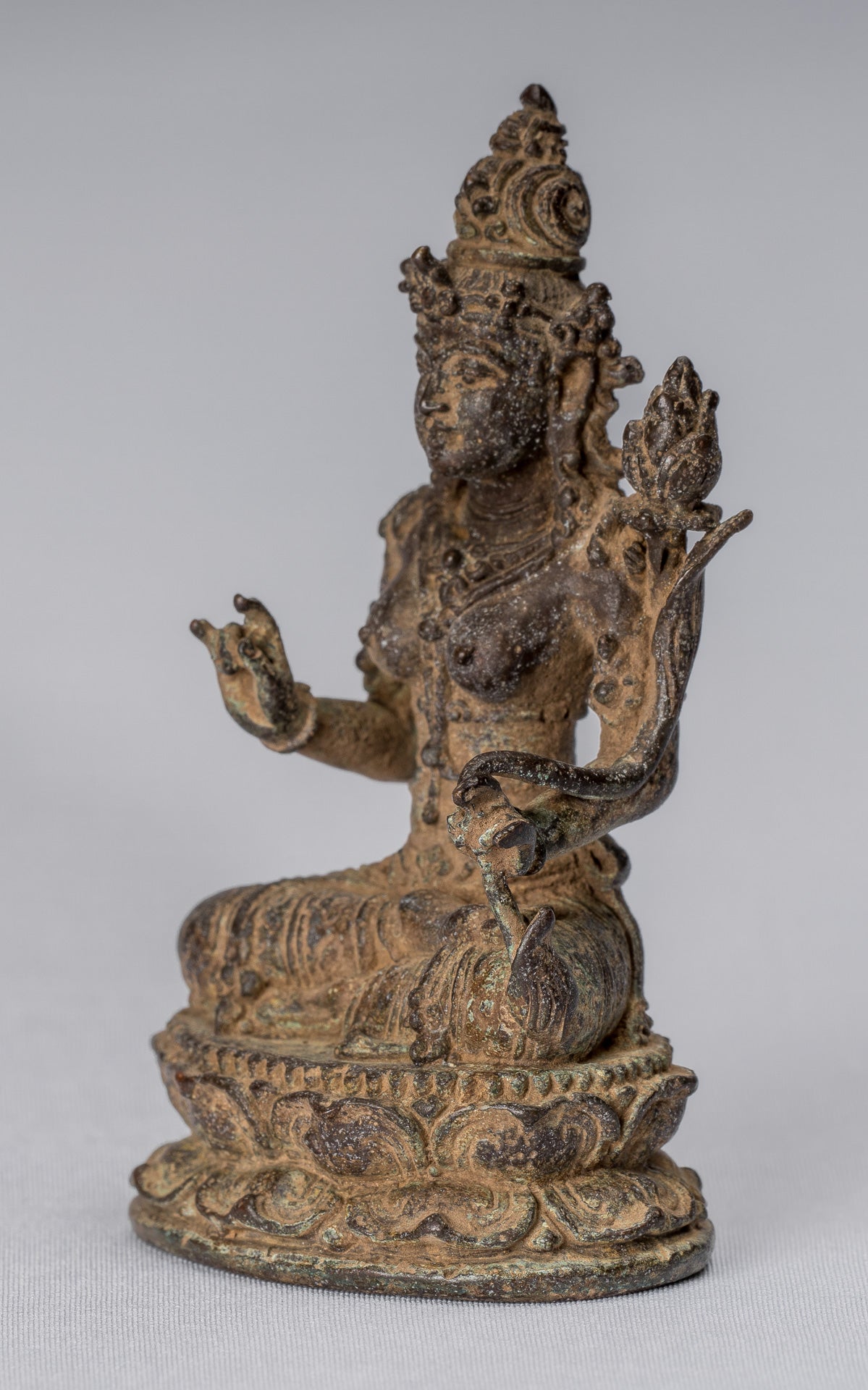 Statue de Tara – Antique style Java Majapahit indonésien assis en bronze Devi Tara – 8 cm