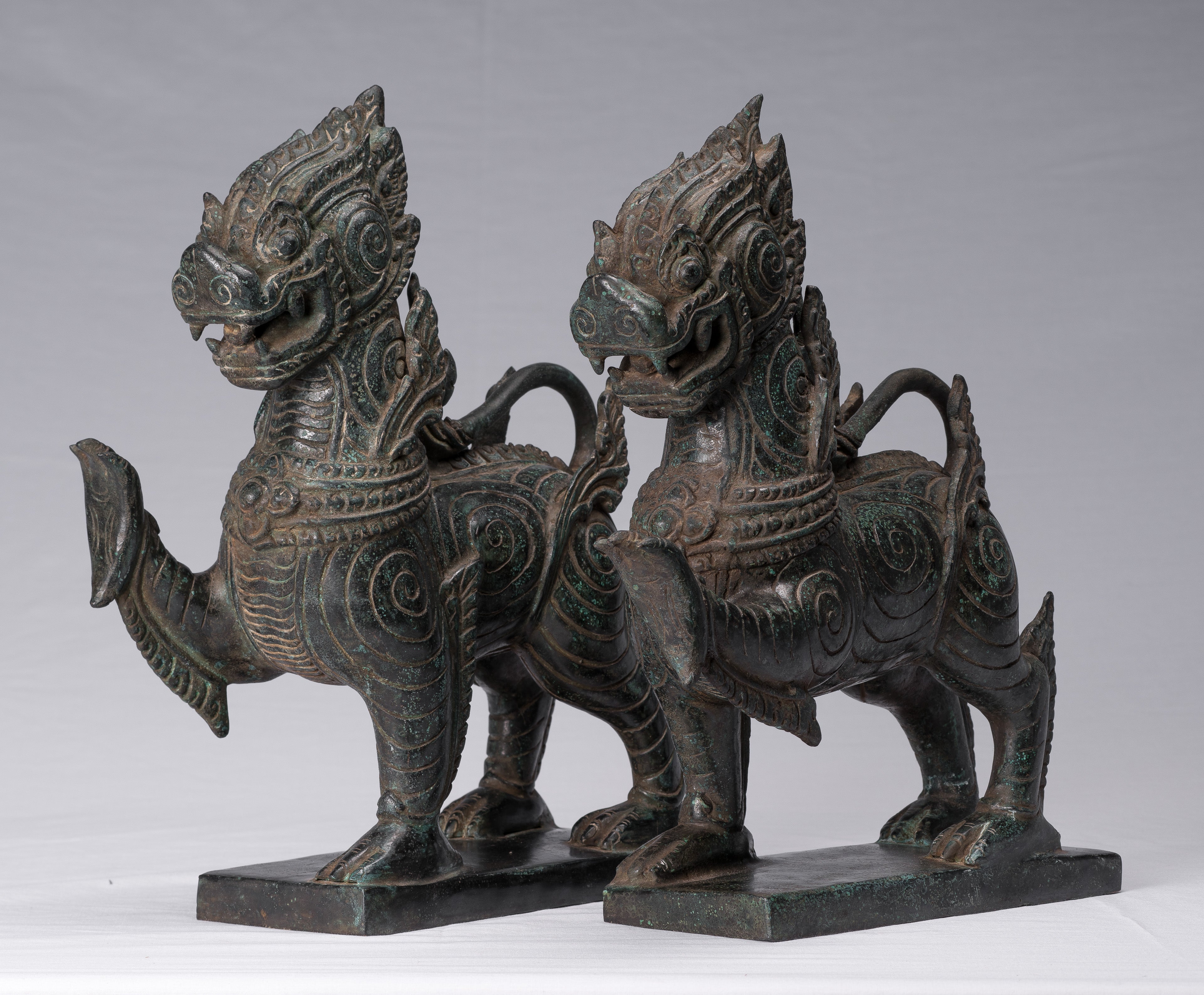 Antiguo de estilo birmano de bronce de pie de pie de la tutor guardia - 37 cm/15 "