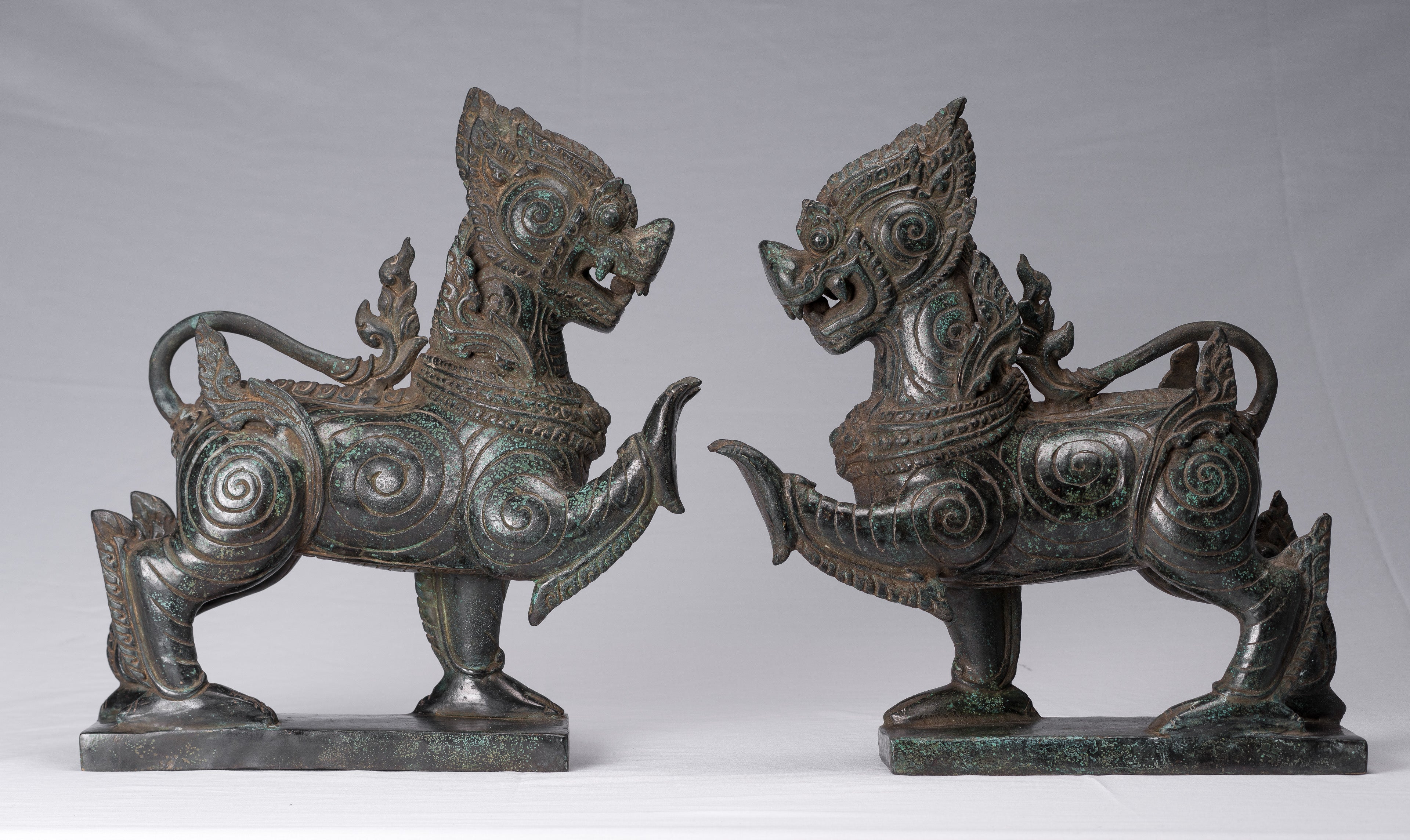 Antiguo de estilo birmano de bronce de pie de pie de la tutor guardia - 37 cm/15 "