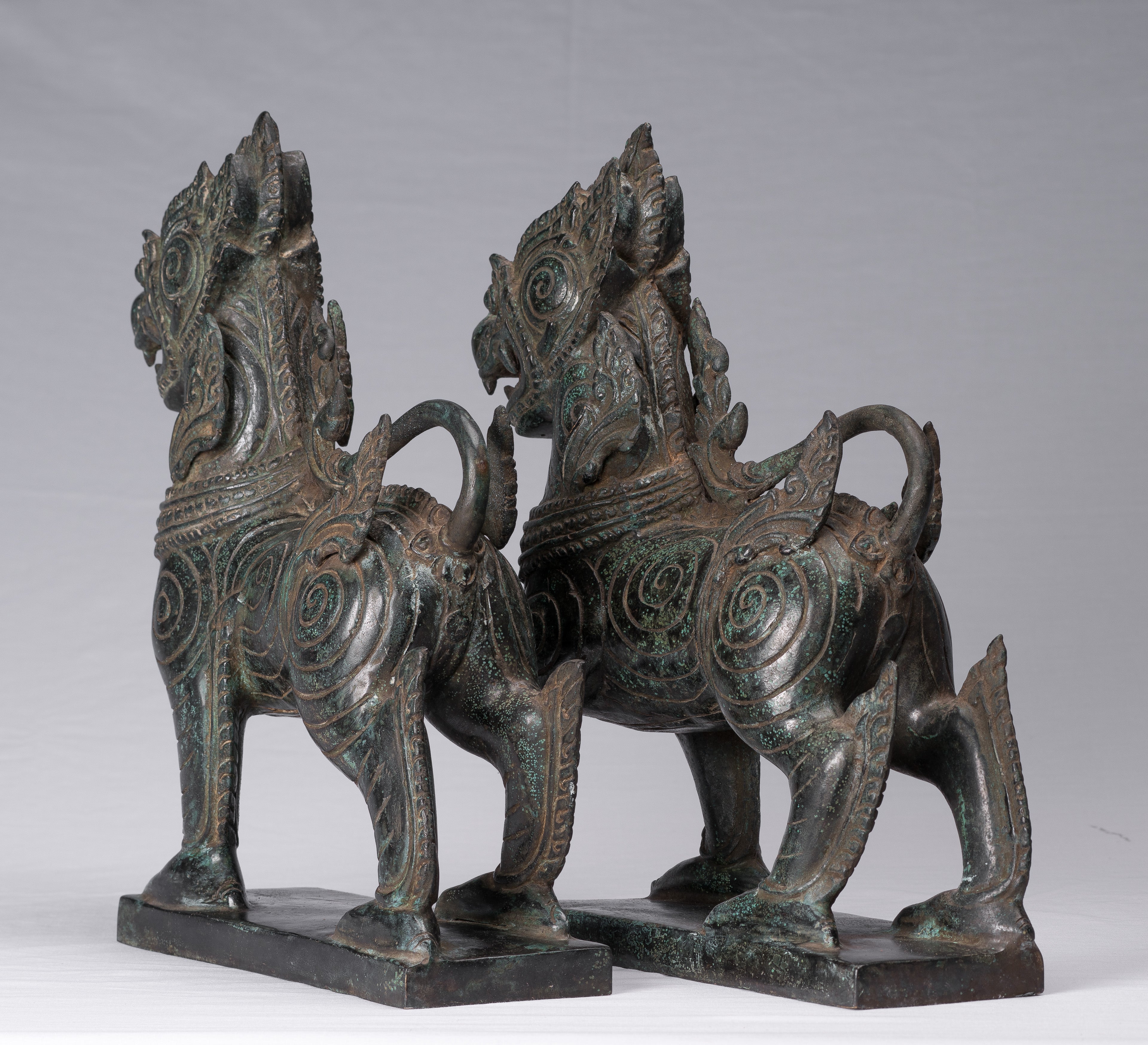 Antiguo de estilo birmano de bronce de pie de pie de la tutor guardia - 37 cm/15 "