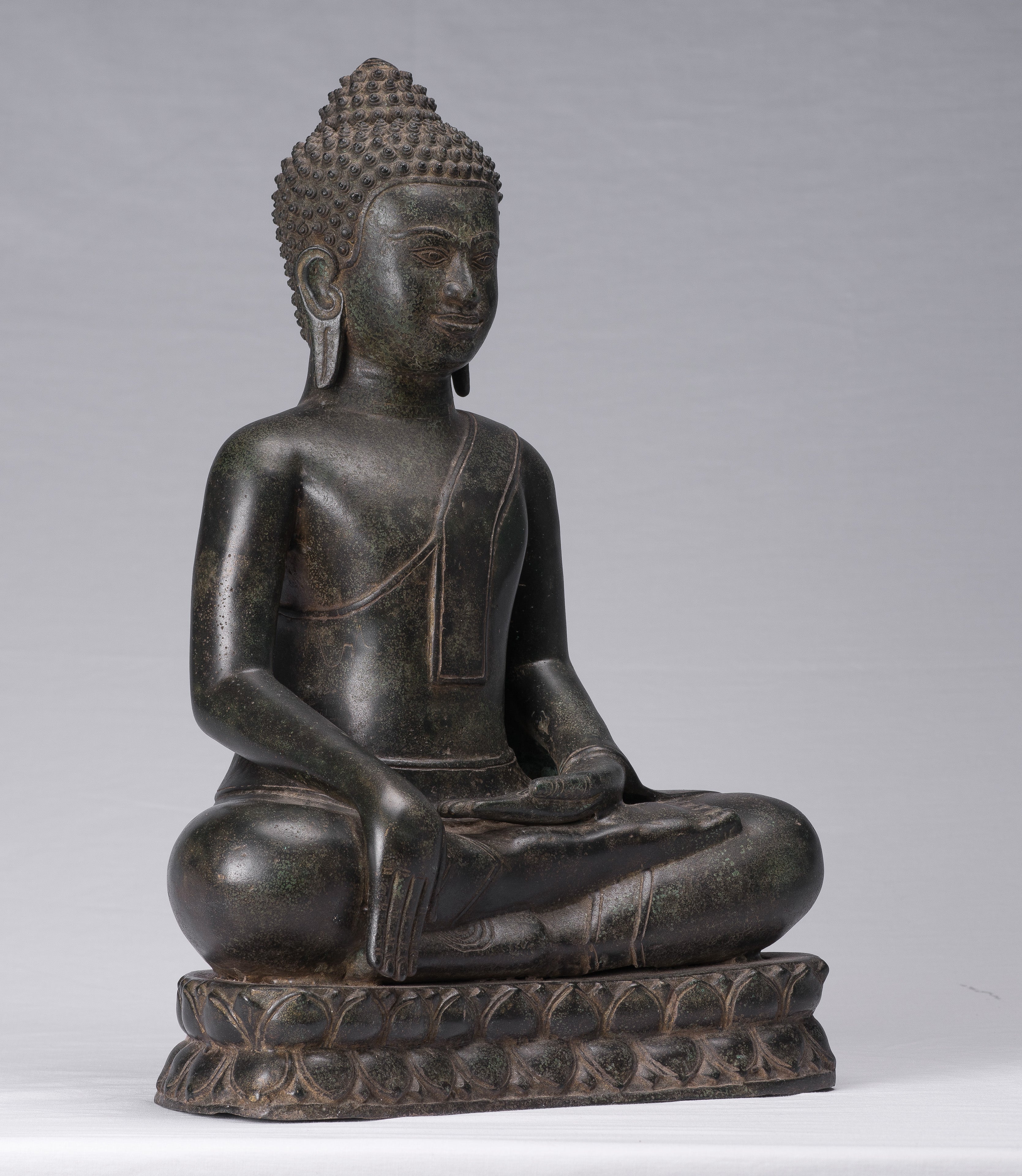 Statue de Bouddha – Statue de Bouddha assis en bronze de style khmer antique – 46 cm