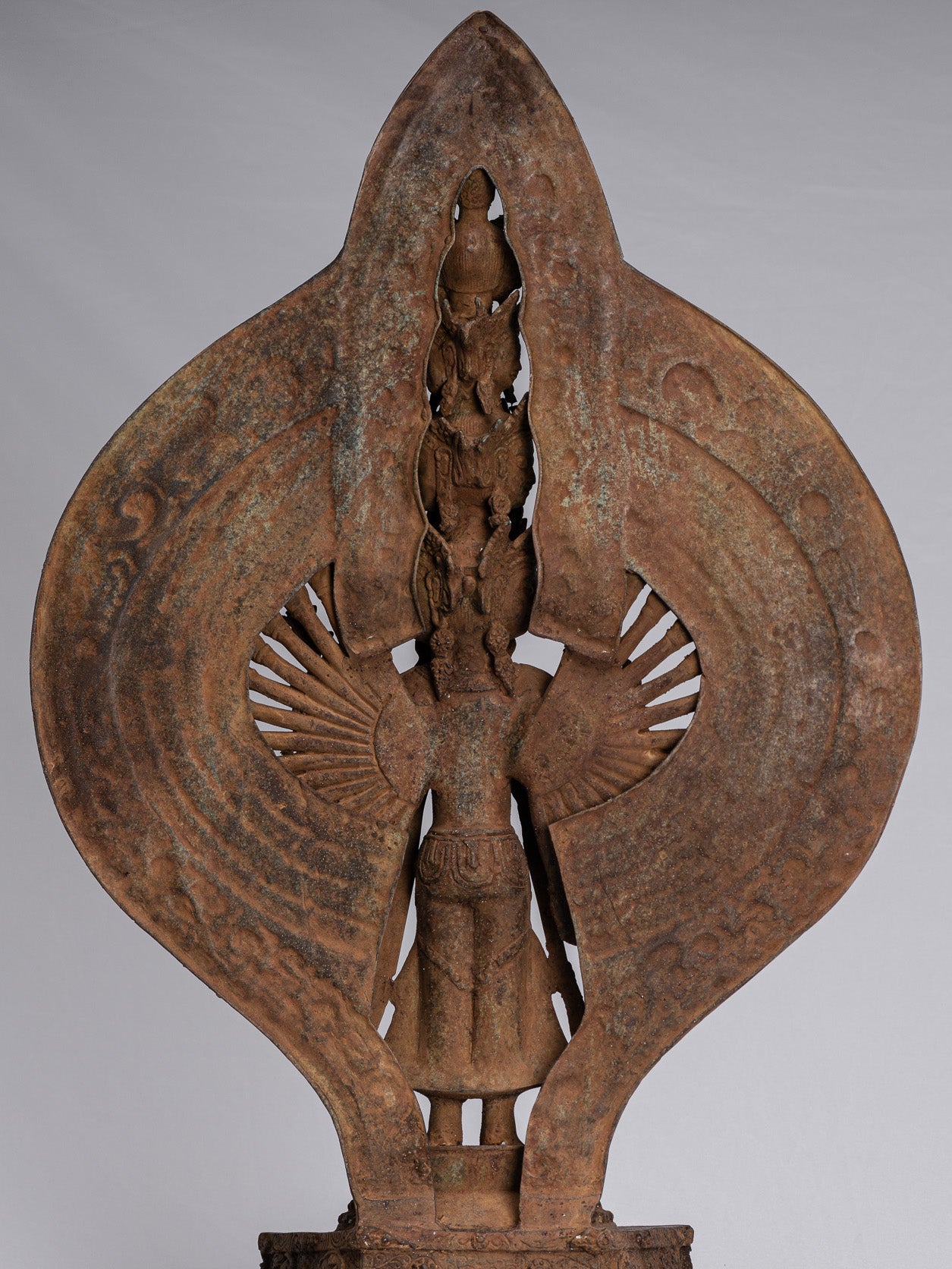 Statue de Bodhisattva – Statue de Bodhisattva Avaloketishvara javanaise antique de style indonésien à 1000 bras – 61 cm/24"