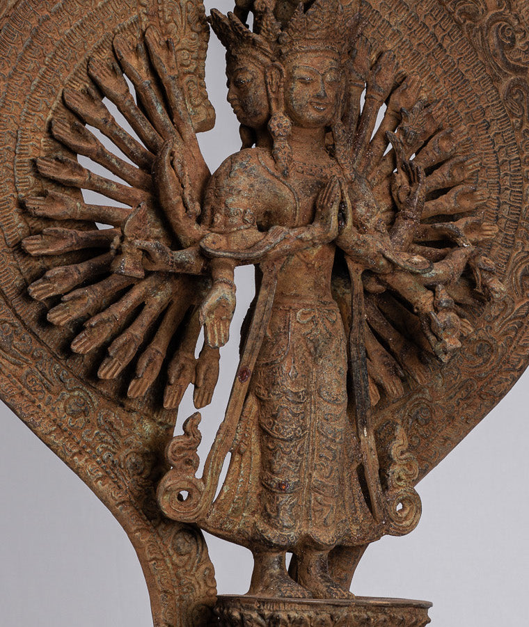 Statue de Bodhisattva – Statue de Bodhisattva Avaloketishvara javanaise antique de style indonésien à 1000 bras – 61 cm/24"