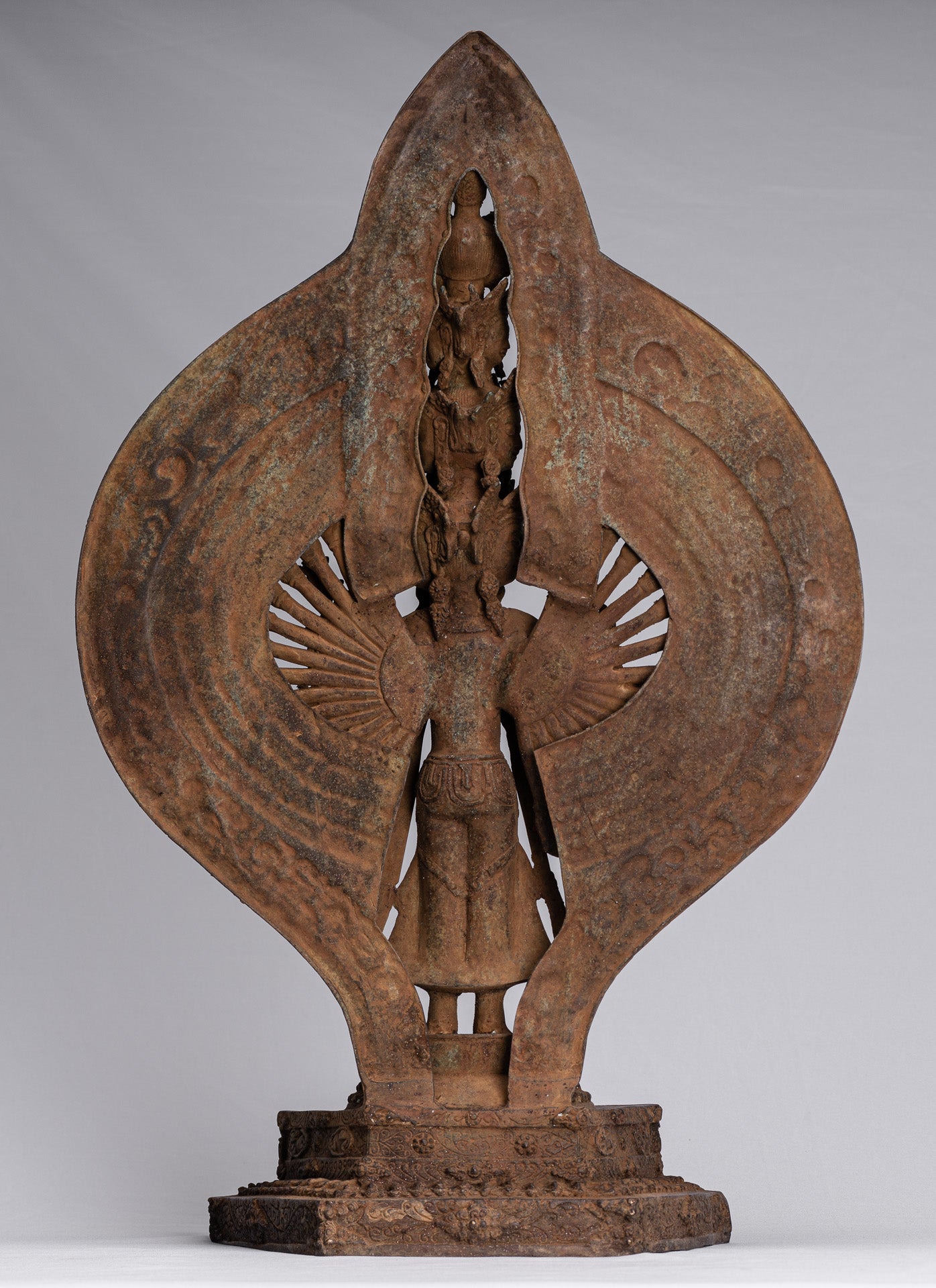 Statue de Bodhisattva – Statue de Bodhisattva Avaloketishvara javanaise antique de style indonésien à 1000 bras – 61 cm/24"