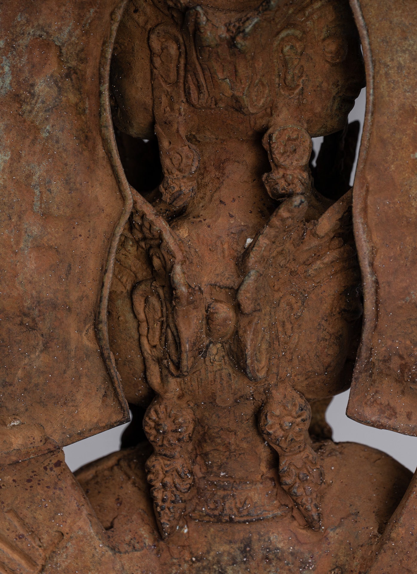 Statue de Bodhisattva – Statue de Bodhisattva Avaloketishvara javanaise antique de style indonésien à 1000 bras – 61 cm/24"