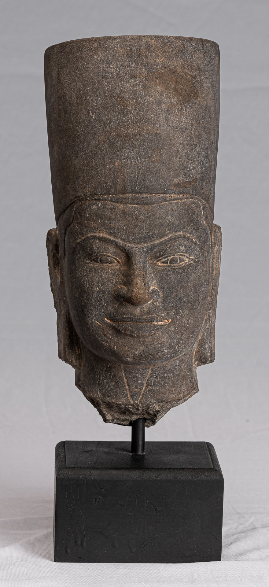 Estatua de Vishnu - Cabezal de Vishnu montado en piedra antiguo de Phnom da - 37 cm/15 "