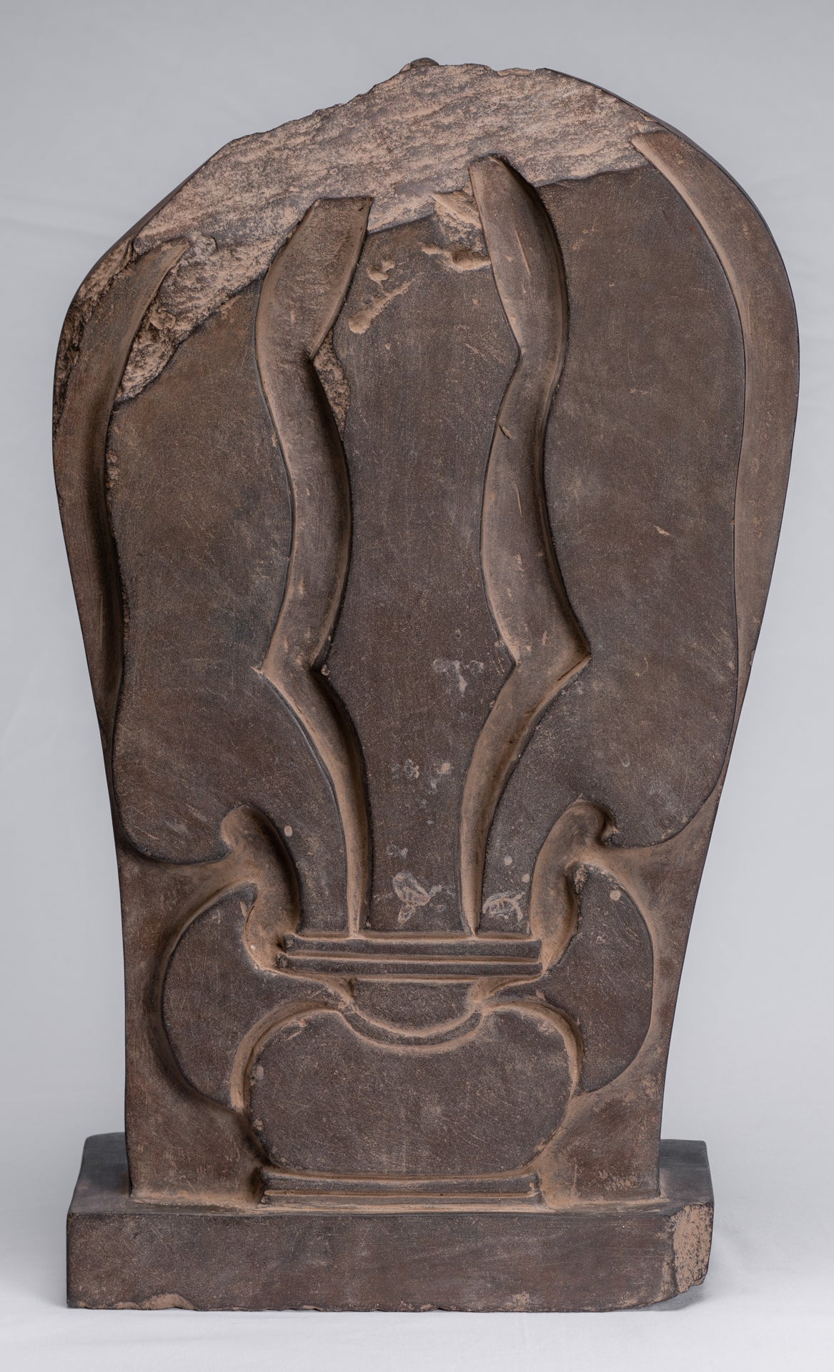 Statue antique de Stèle Durga en pierre de Koh Ker de style pré-Angkor - 51 cm/20"