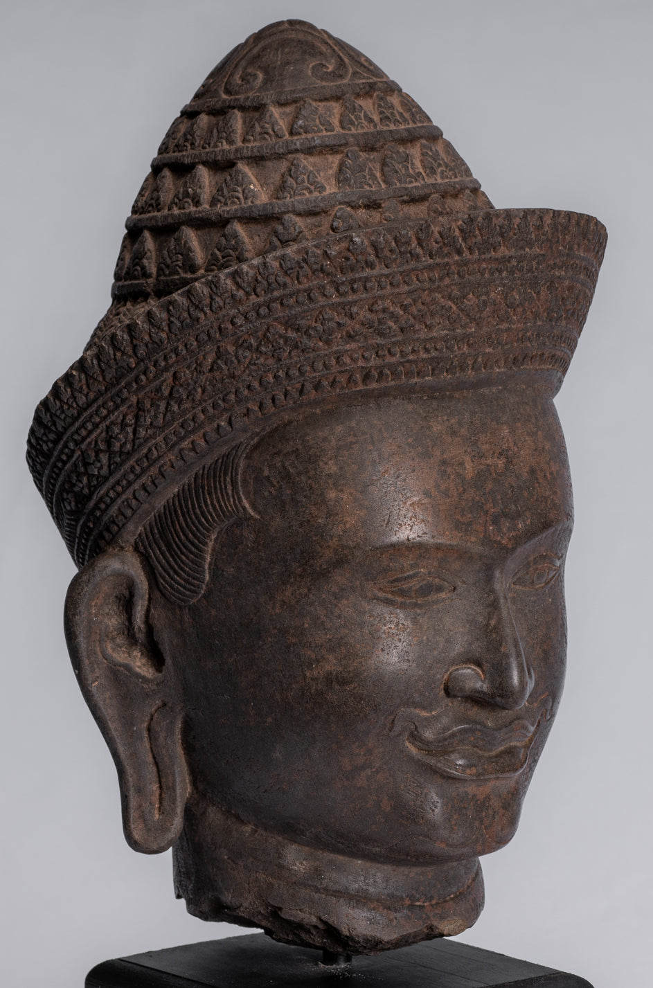 Statue Vishnu - Antique Banteay Srei Stone Stone Monted Khmer Vishnu Head - 35cm / 14 "