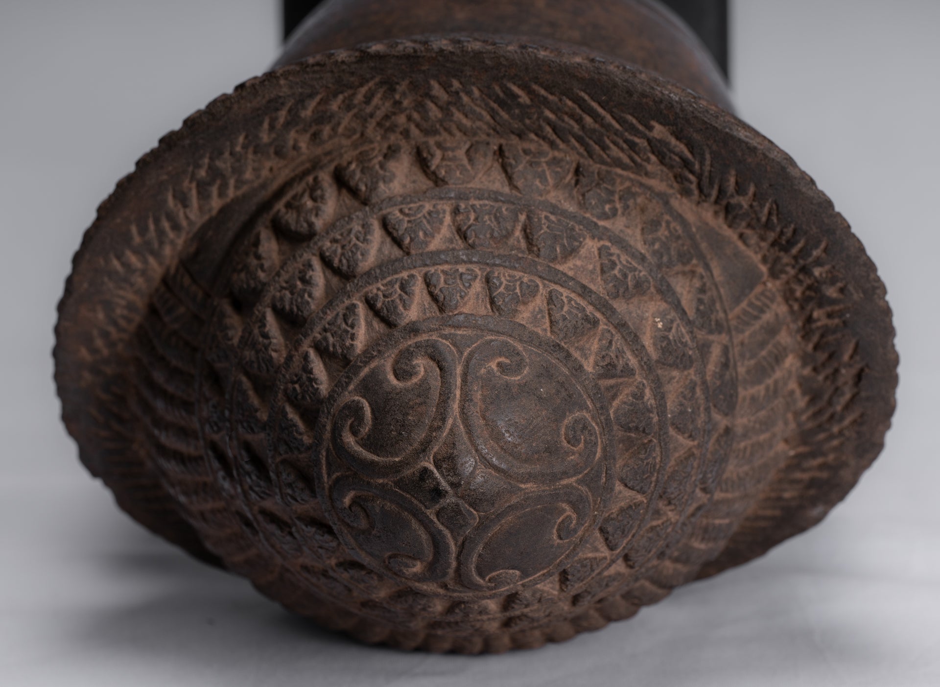 Statue Vishnu - Antique Banteay Srei Stone Stone Monted Khmer Vishnu Head - 35cm / 14 "