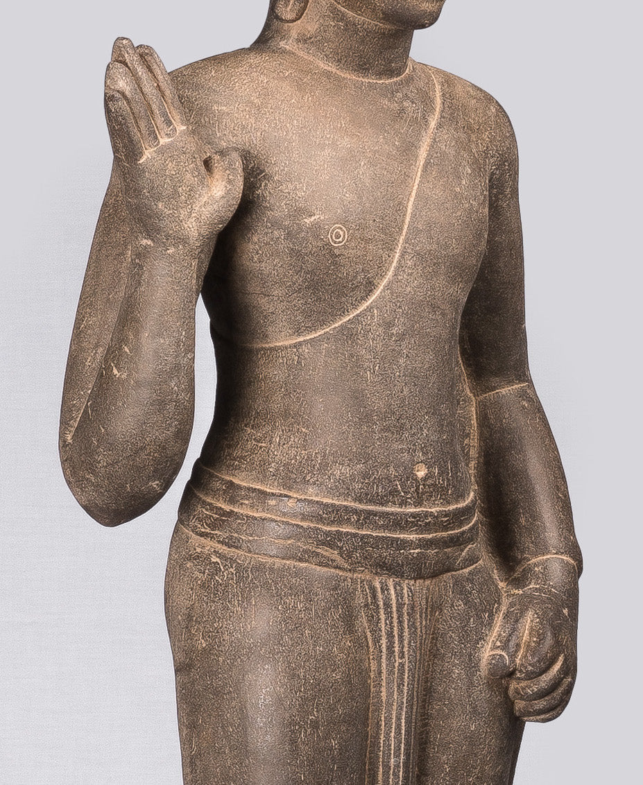 Statue de Bouddha – Bouddha khmer de protection en pierre debout de style Phnom Da antique – 123 cm de haut