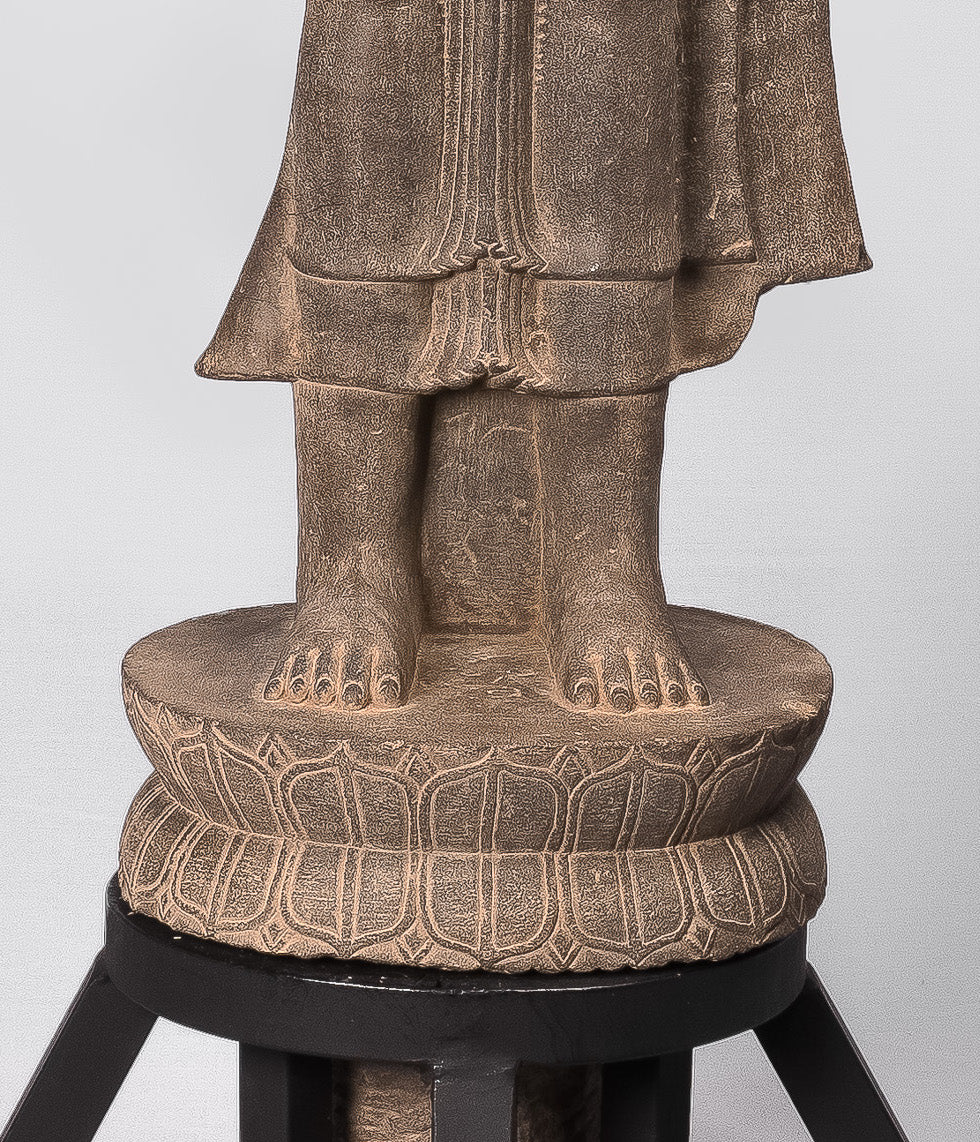 Statue de Bouddha – Bouddha khmer de protection en pierre debout de style Phnom Da antique – 123 cm de haut